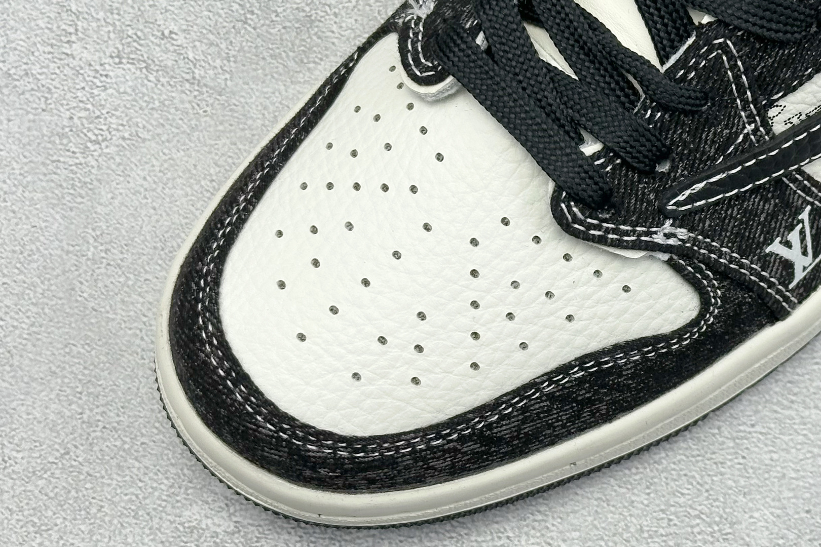 280 SC版Travis Scott x Fragment Design x Air Jordan 1 Low SP AJ1 乔1LV联名 白黑牛仔 低帮文化休闲板鞋 SC0601-054-Chinese UA Cheap High Quatity Brand Clothes Bags handbags Sneakers wholesale wholesaler seller from China Factory suppliers Fashion Clothing Shoes best Quality Beautiful Price 280 SC版Travis Scott x Fragment Design x Air Jordan 1 Low SP AJ1 乔1LV联名 白黑牛仔 低帮文化休闲板鞋 SC0601-054