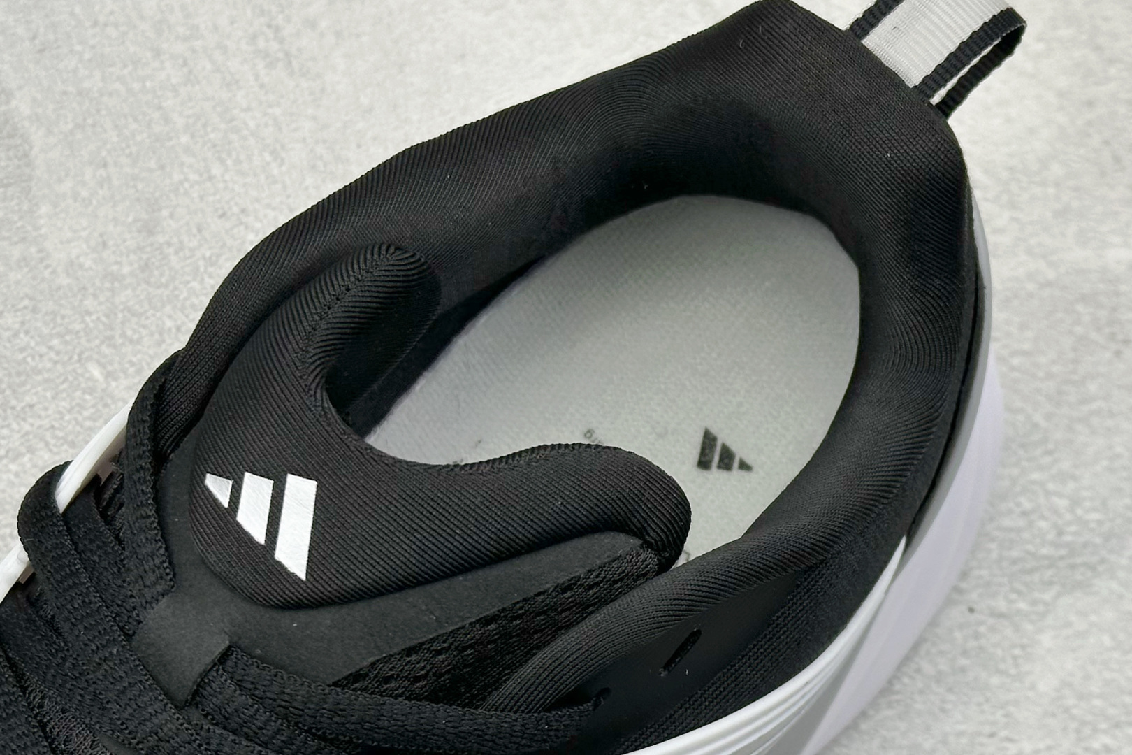 Adidas ADIPURE GLIDE 减震防滑耐磨透气低帮跑步鞋 JR4862-莆田鞋,莆田鞋货源,高仿鞋,高仿鞋货源,安福档口,莆田高仿鞋,莆田鞋批发,高仿鞋批发,莆田高仿运动鞋,高仿运动鞋,莆田运动鞋 Adidas ADIPURE GLIDE 减震防滑耐磨透气低帮跑步鞋 JR4862