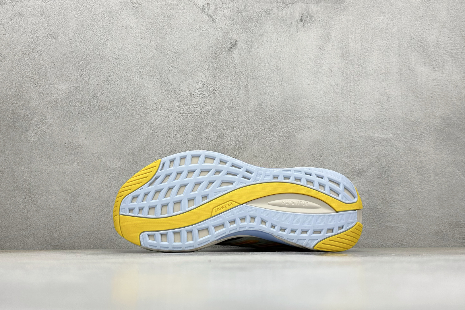 Adidas ADIPURE GLIDE 减震防滑耐磨透气低帮跑步鞋 JQ9450