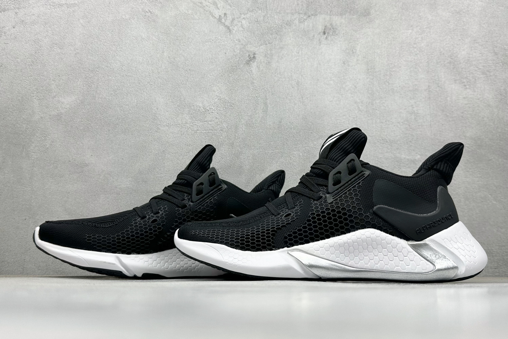 Adidas ALPHABOUNCE INSTINCT M 阿尔法跑鞋 保暖弹力透气贾卡鞋面 EE4161