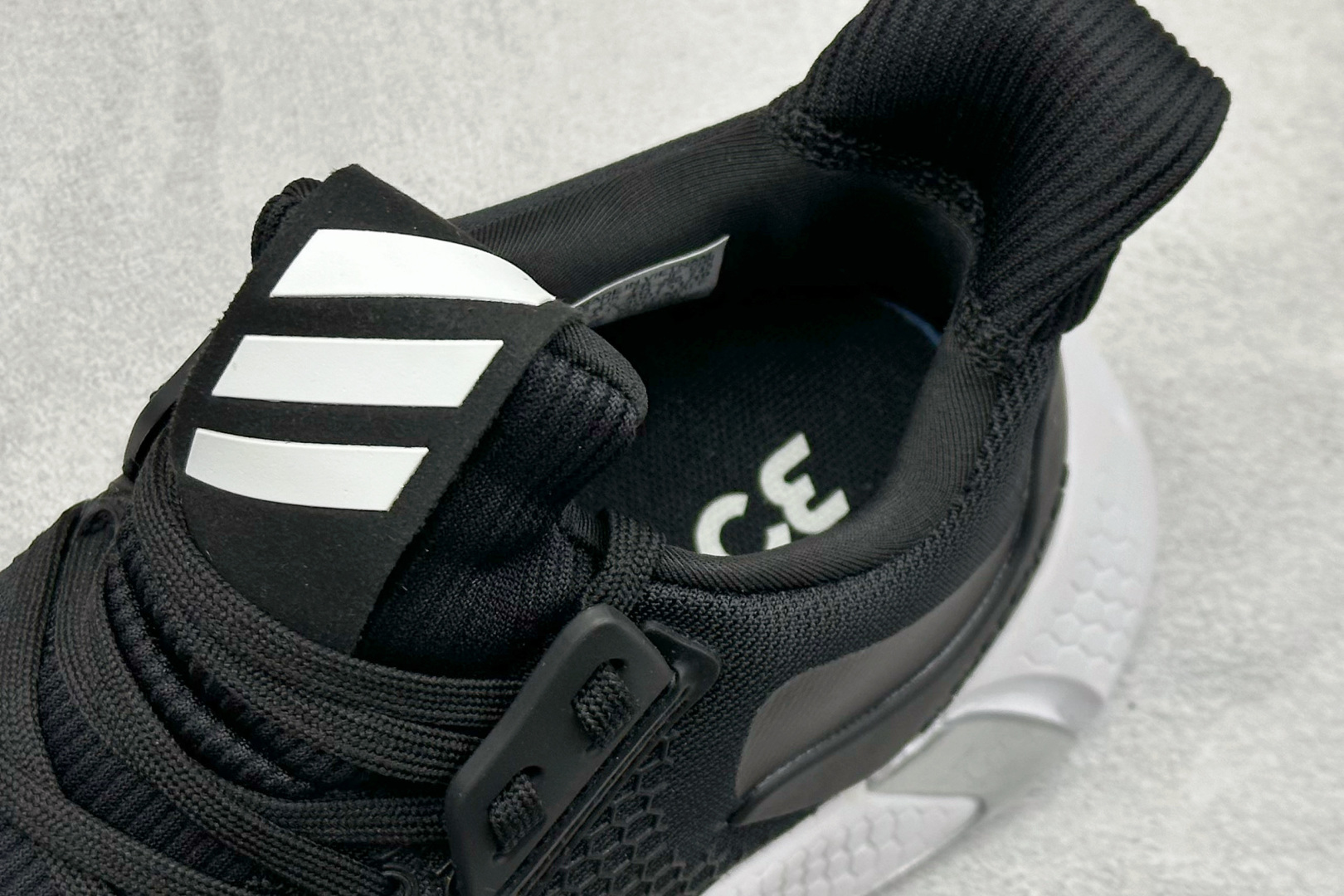 Adidas ALPHABOUNCE INSTINCT M 阿尔法跑鞋 保暖弹力透气贾卡鞋面 EE4161