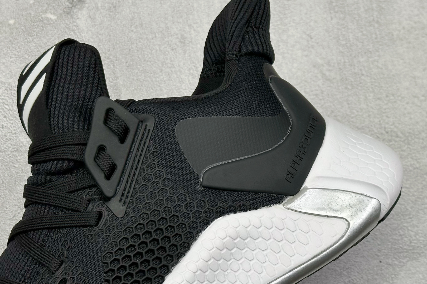 Adidas ALPHABOUNCE INSTINCT M 阿尔法跑鞋 保暖弹力透气贾卡鞋面 EE4161