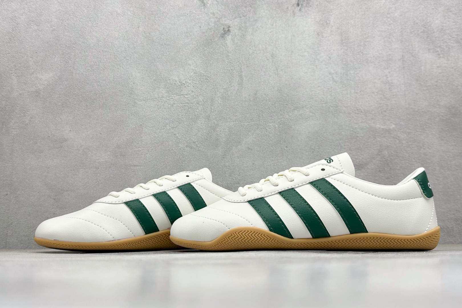 150 Adidas Grand Court 阿迪舒适百搭时尚简约低帮网球鞋 JQ9690-Chinese UA Cheap High Quatity Brand Clothes Bags handbags Sneakers wholesale wholesaler seller from China Factory suppliers Fashion Clothing Shoes best Quality Beautiful Price 150 Adidas Grand Court 阿迪舒适百搭时尚简约低帮网球鞋 JQ9690