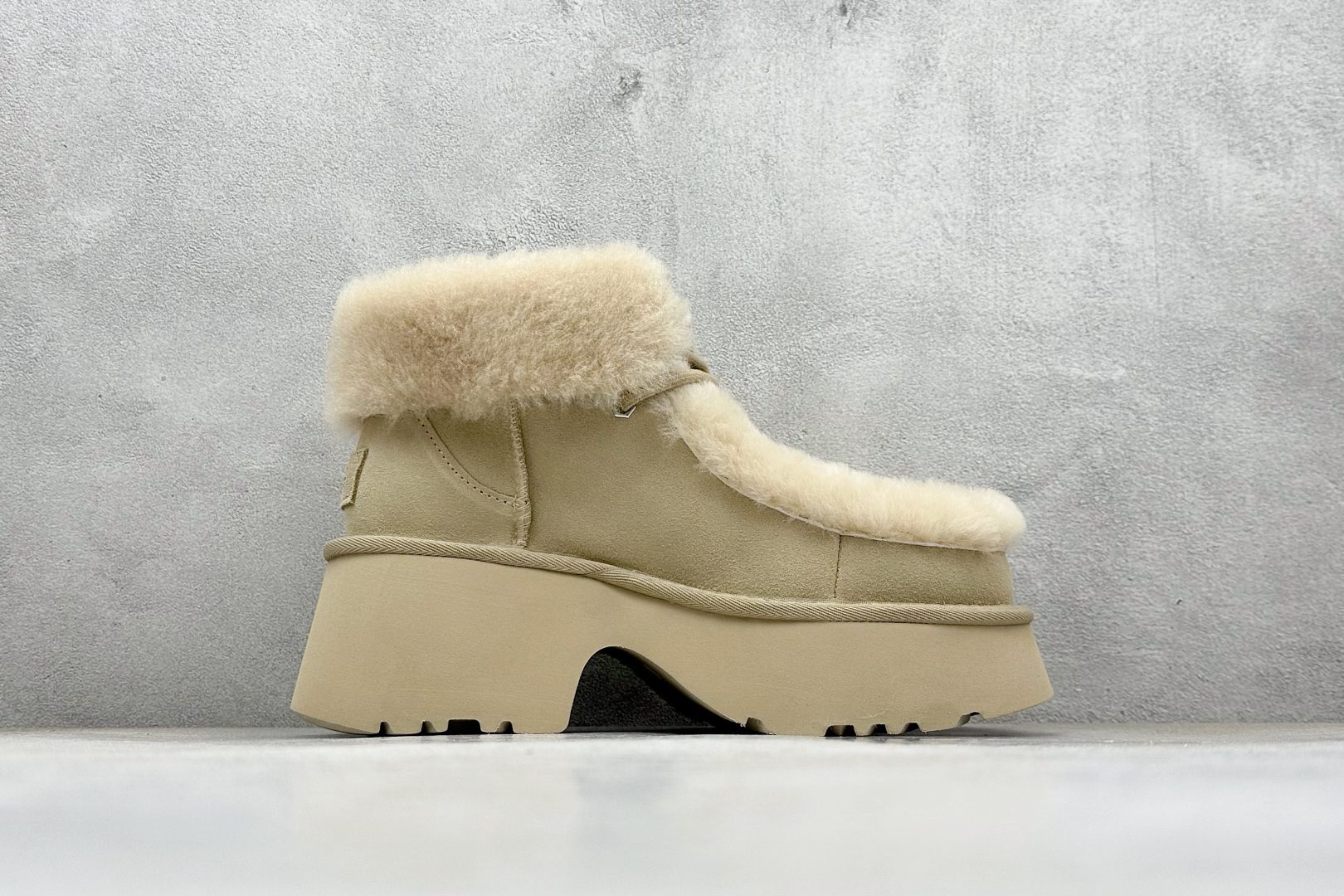 320 25新款UGG 埃斯米 6cm增高 牛剖层革 时尚舒适 及踝 雪地靴 1171532