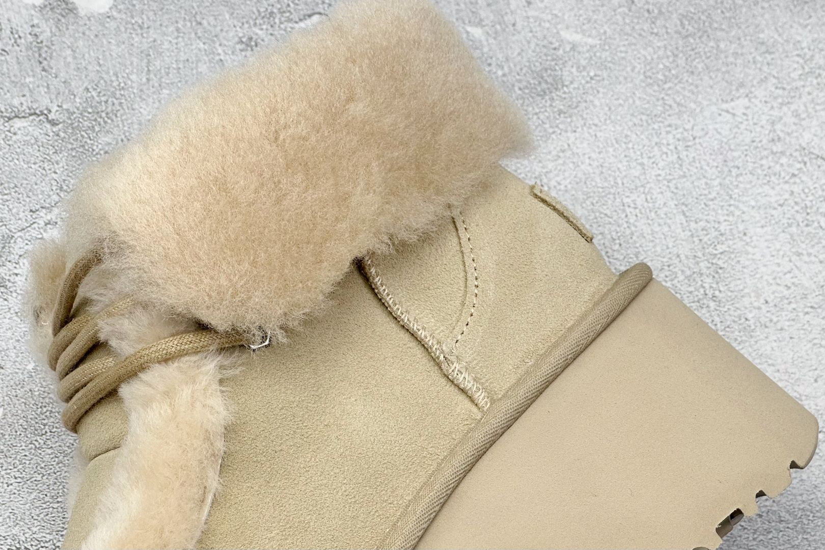 320 25新款UGG 埃斯米 6cm增高 牛剖层革 时尚舒适 及踝 雪地靴 1171532