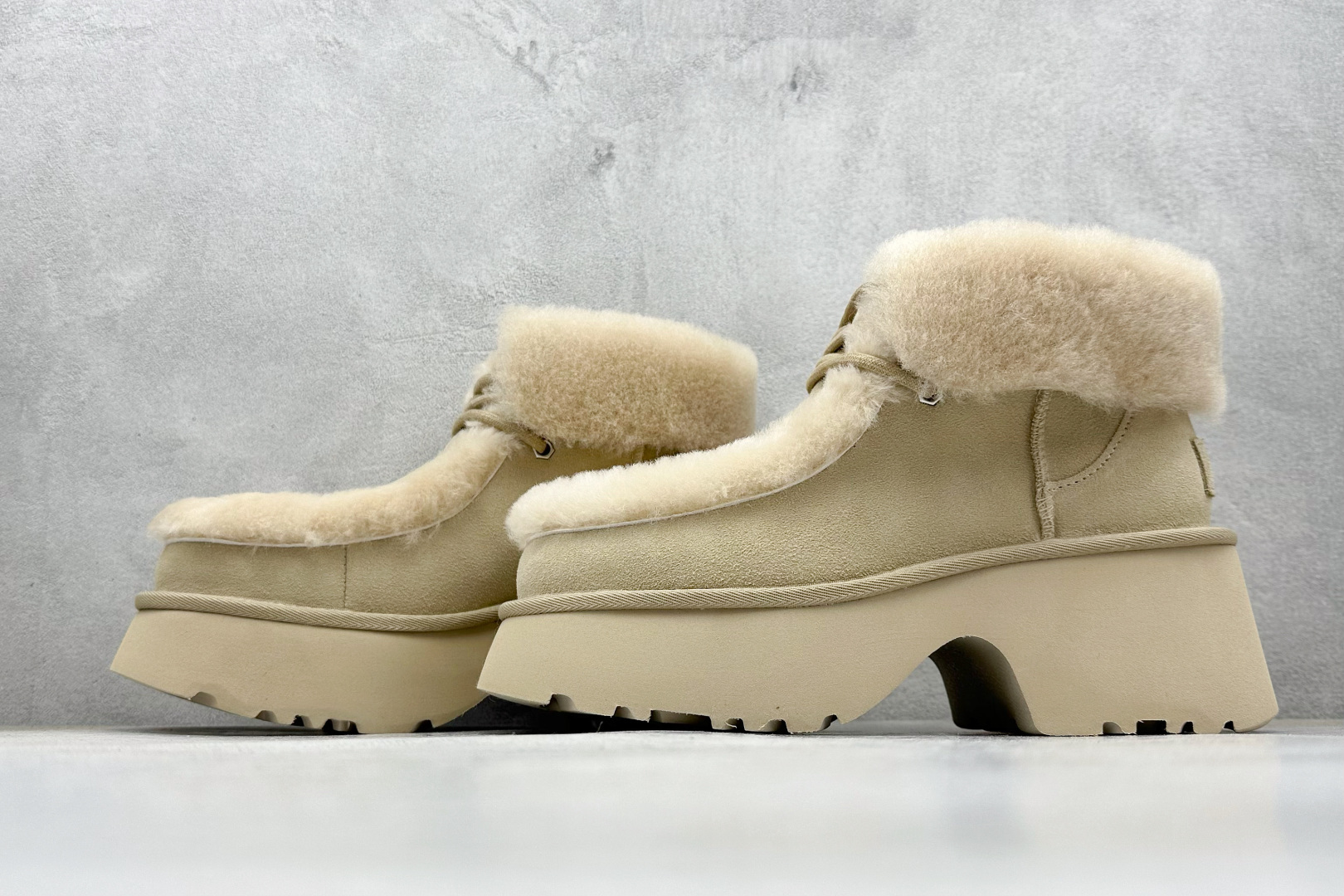 320 25新款UGG 埃斯米 6cm增高 牛剖层革 时尚舒适 及踝 雪地靴 1171532