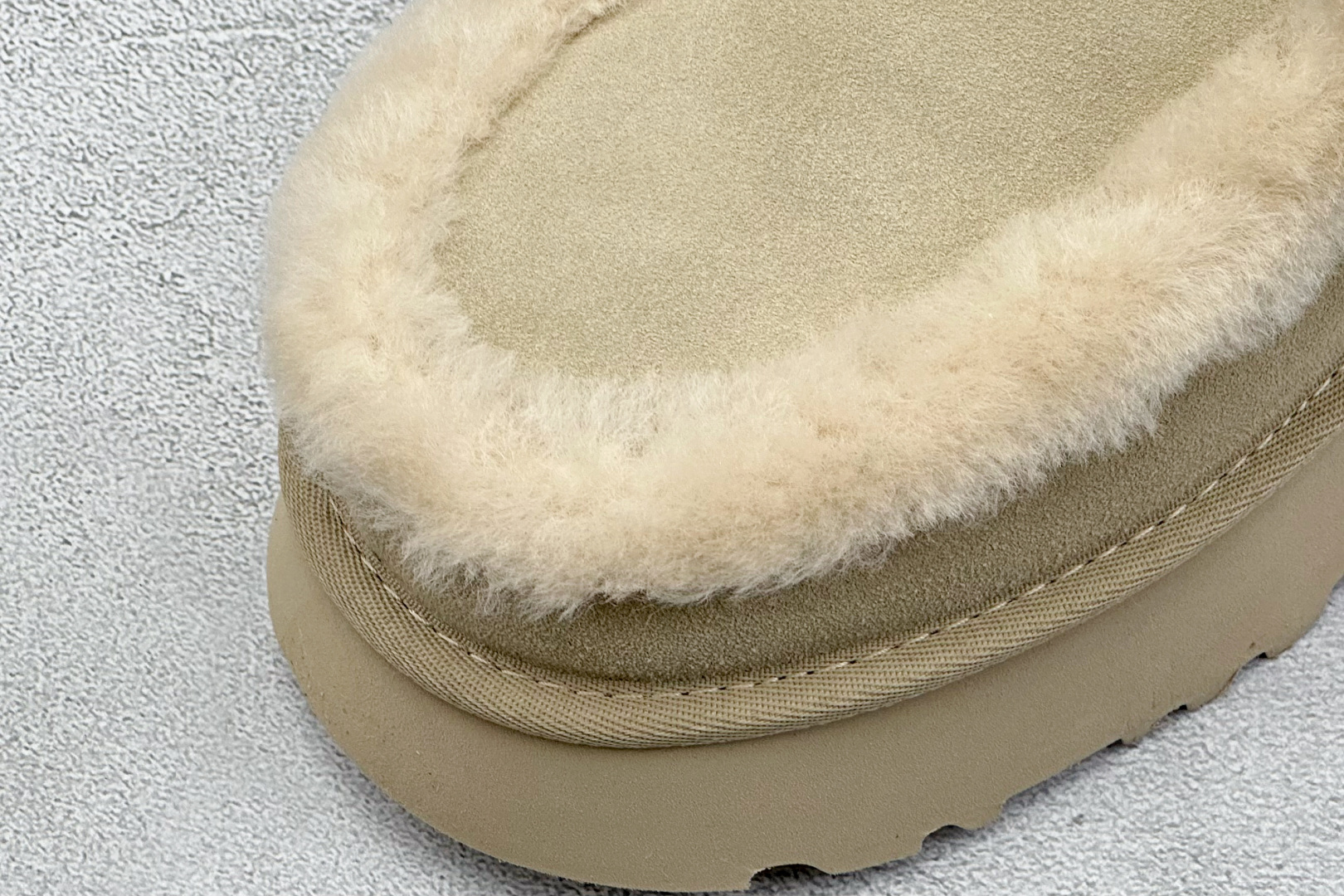 320 25新款UGG 埃斯米 6cm增高 牛剖层革 时尚舒适 及踝 雪地靴 1171532