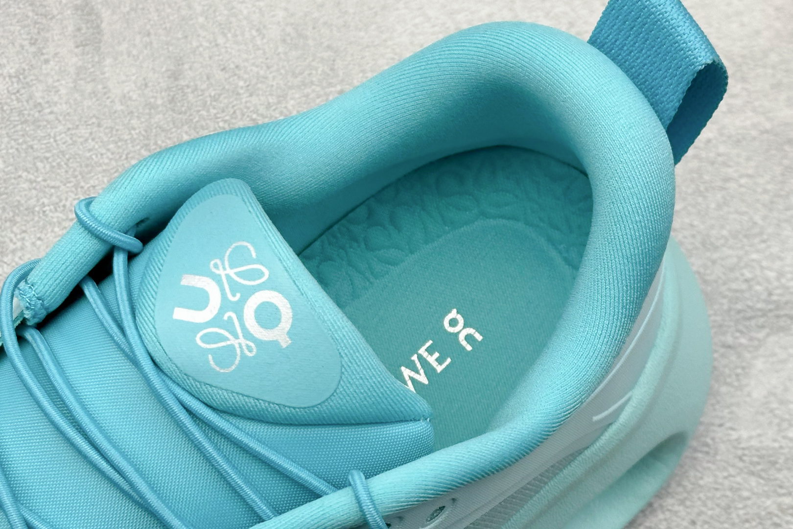 170 LOEWE x On Cloudtilt 昂跑罗意威联名 圆头系带跑鞋 3MF3066