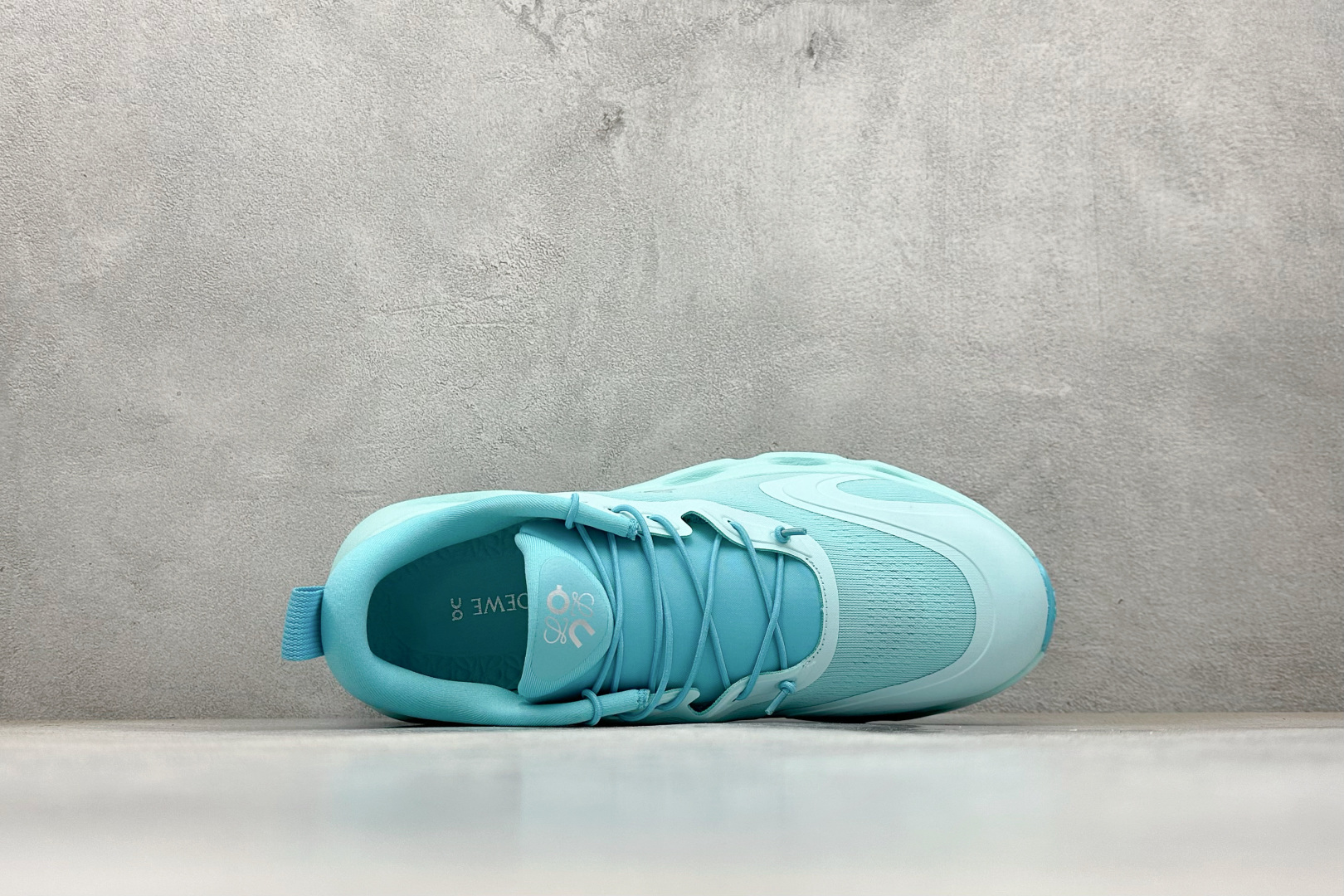 170 LOEWE x On Cloudtilt 昂跑罗意威联名 圆头系带跑鞋 3MF3066