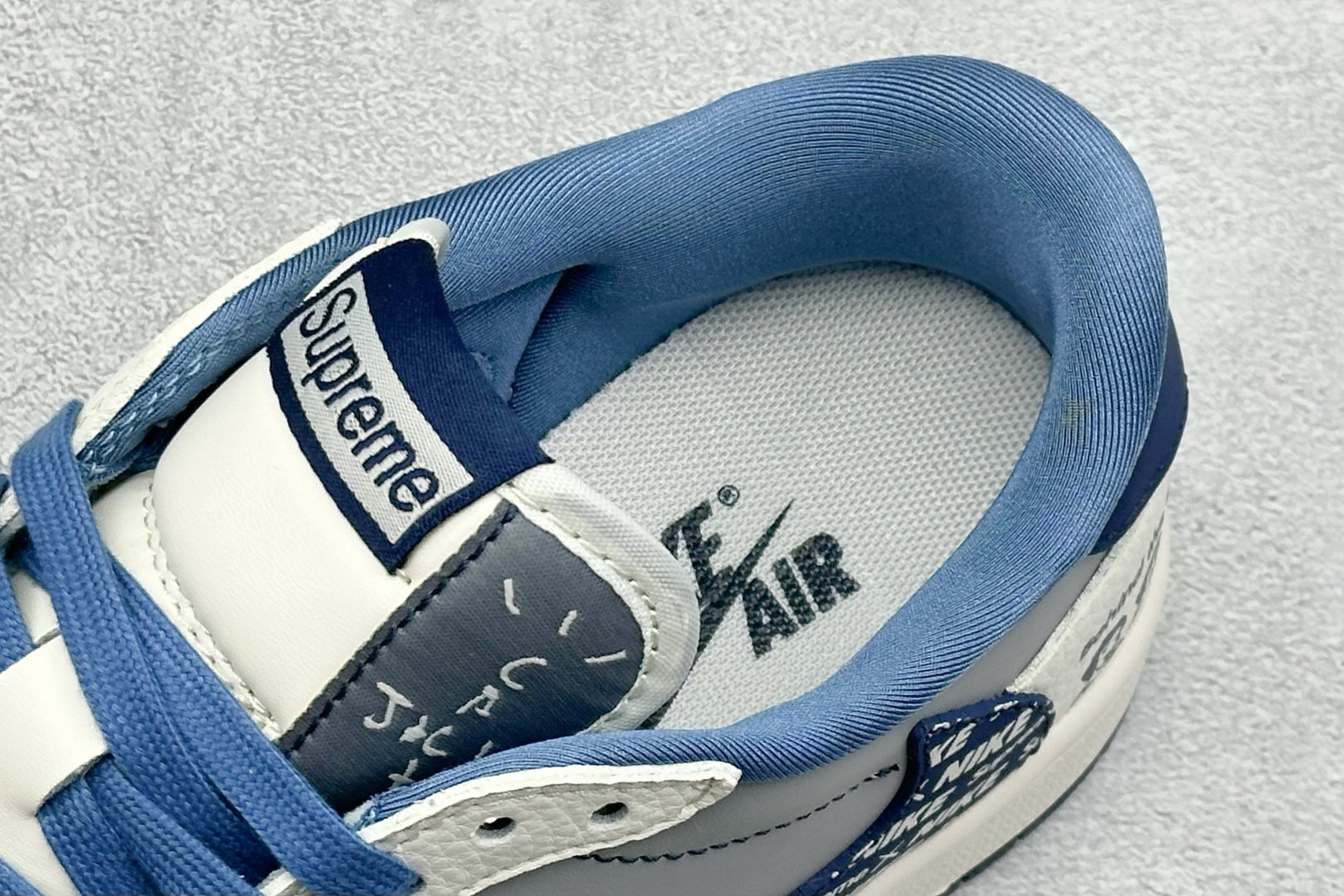 Travis Scott x Fragment Design x Air Jordan 1 Low SP AJ1 乔1联名 奶白灰蓝 低帮文化休闲板鞋 XD0798-309-莆田鞋,莆田鞋货源,高仿鞋,高仿鞋货源,安福档口,莆田高仿鞋,莆田鞋批发,高仿鞋批发,莆田高仿运动鞋,高仿运动鞋,莆田运动鞋 Travis Scott x Fragment Design x Air Jordan 1 Low SP AJ1 乔1联名 奶白灰蓝 低帮文化休闲板鞋 XD0798-309