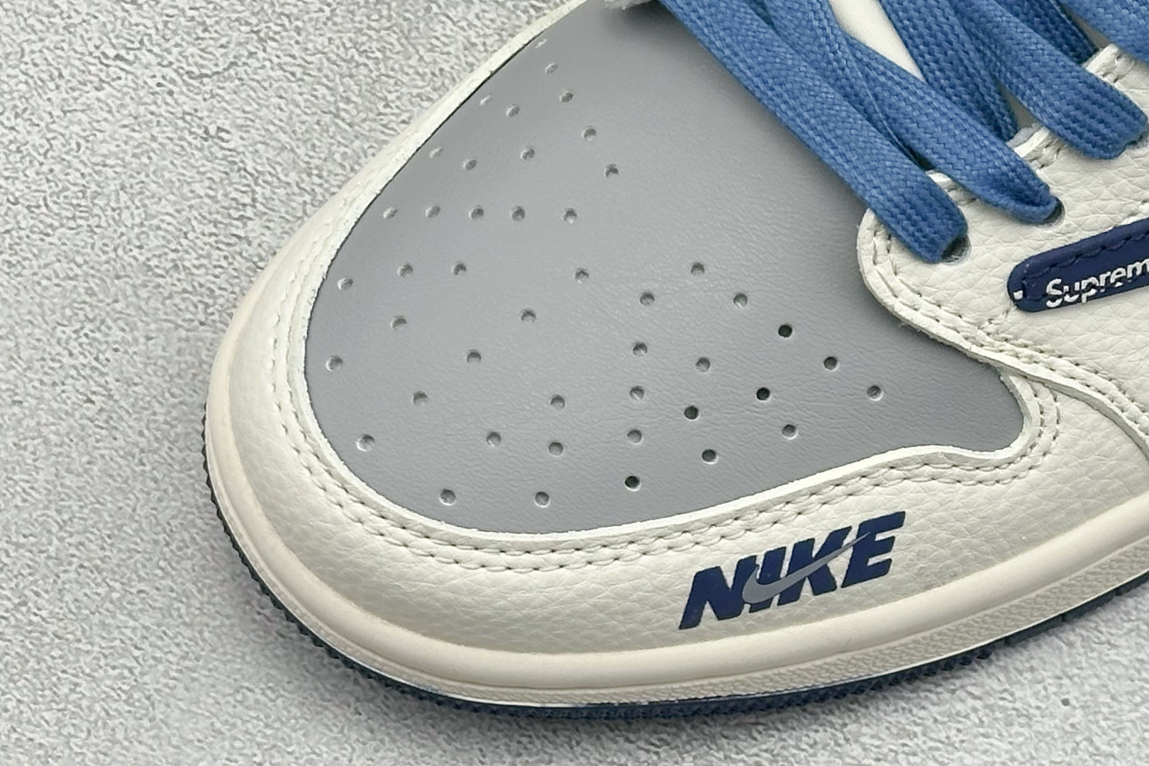 Travis Scott x Fragment Design x Air Jordan 1 Low SP AJ1 乔1联名 奶白灰蓝 低帮文化休闲板鞋 XD0798-309-莆田鞋,莆田鞋货源,高仿鞋,高仿鞋货源,安福档口,莆田高仿鞋,莆田鞋批发,高仿鞋批发,莆田高仿运动鞋,高仿运动鞋,莆田运动鞋 Travis Scott x Fragment Design x Air Jordan 1 Low SP AJ1 乔1联名 奶白灰蓝 低帮文化休闲板鞋 XD0798-309