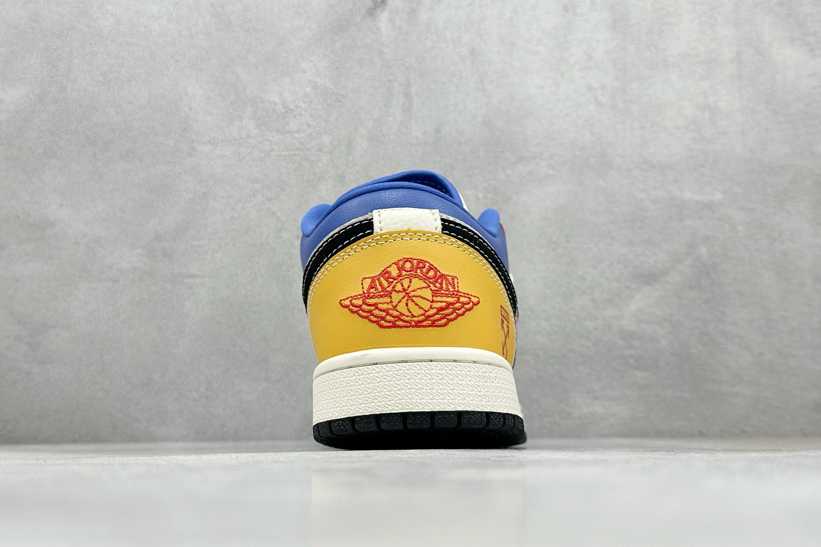 Air Jordan 1 Low AJ1 乔1 联名 高端定制 低帮复古篮球鞋 LB8888-001-莆田鞋,莆田鞋货源,高仿鞋,高仿鞋货源,安福档口,莆田高仿鞋,莆田鞋批发,高仿鞋批发,莆田高仿运动鞋,高仿运动鞋,莆田运动鞋 Air Jordan 1 Low AJ1 乔1 联名 高端定制 低帮复古篮球鞋 LB8888-001