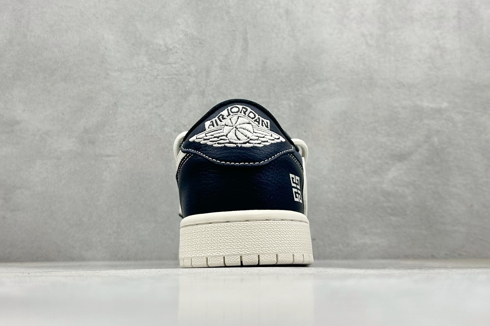 Air Jordan 1 Low AJ1 乔1 纪梵希绑带联名 倒勾 高端定制 低帮复古篮球鞋 DM6868-105-莆田鞋,莆田鞋货源,高仿鞋,高仿鞋货源,安福档口,莆田高仿鞋,莆田鞋批发,高仿鞋批发,莆田高仿运动鞋,高仿运动鞋,莆田运动鞋 Air Jordan 1 Low AJ1 乔1 纪梵希绑带联名 倒勾 高端定制 低帮复古篮球鞋 DM6868-105