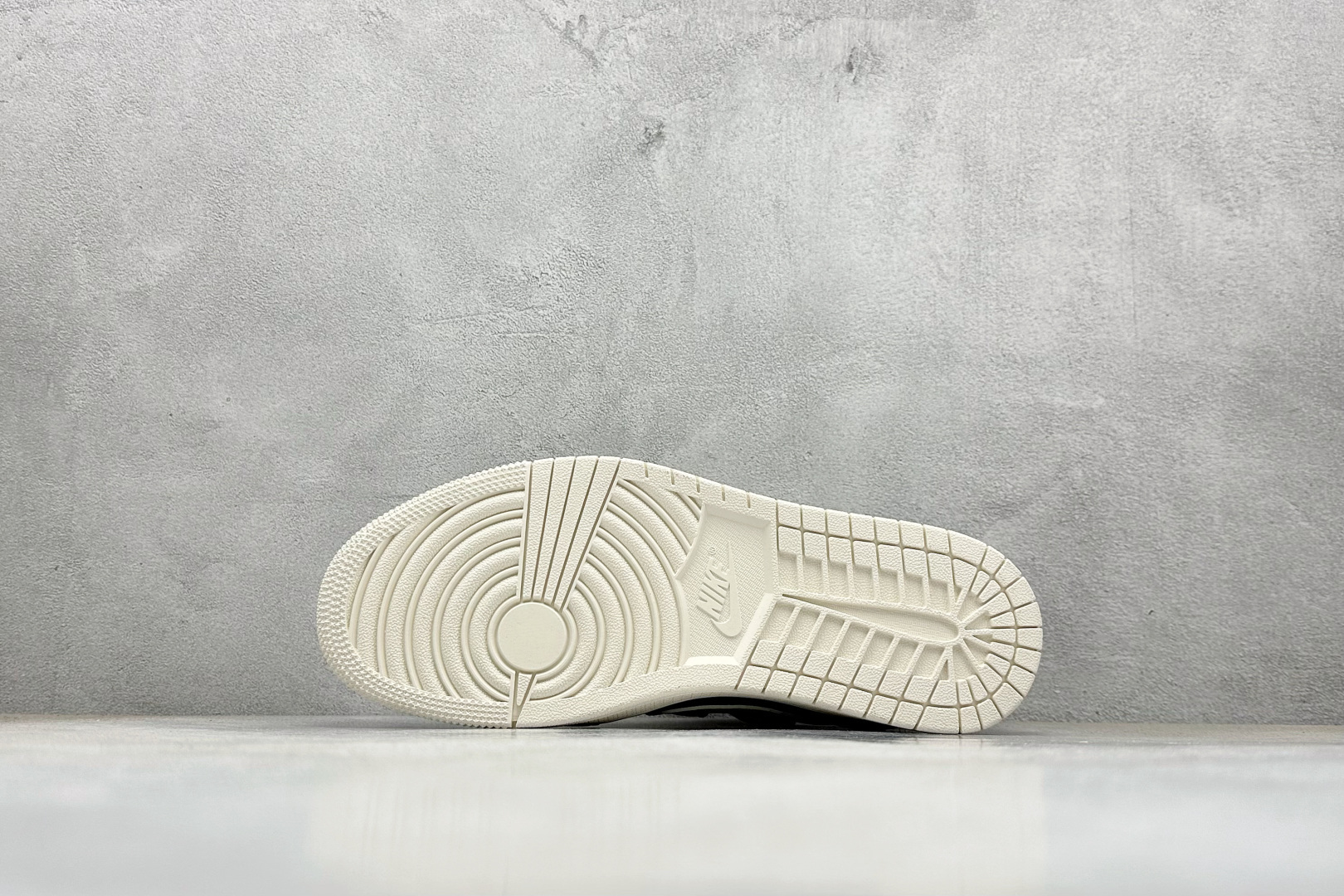 Air Jordan 1 Low AJ1 乔1 纪梵希绑带联名 倒勾 高端定制 低帮复古篮球鞋 DM6868-105-莆田鞋,莆田鞋货源,高仿鞋,高仿鞋货源,安福档口,莆田高仿鞋,莆田鞋批发,高仿鞋批发,莆田高仿运动鞋,高仿运动鞋,莆田运动鞋 Air Jordan 1 Low AJ1 乔1 纪梵希绑带联名 倒勾 高端定制 低帮复古篮球鞋 DM6868-105