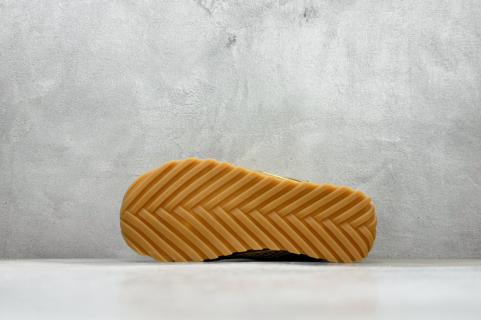 300 S版BOTTEGA VENETA Orbit Runner BV葆蝶家时尚休闲王一博同款老爹鞋运动鞋 741357-V2X40-7043-Chinese UA Cheap High Quatity Brand Clothes Bags handbags Sneakers wholesale wholesaler seller from China Factory suppliers Fashion Clothing Shoes best Quality Beautiful Price 300 S版BOTTEGA VENETA Orbit Runner BV葆蝶家时尚休闲王一博同款老爹鞋运动鞋 741357-V2X40-7043