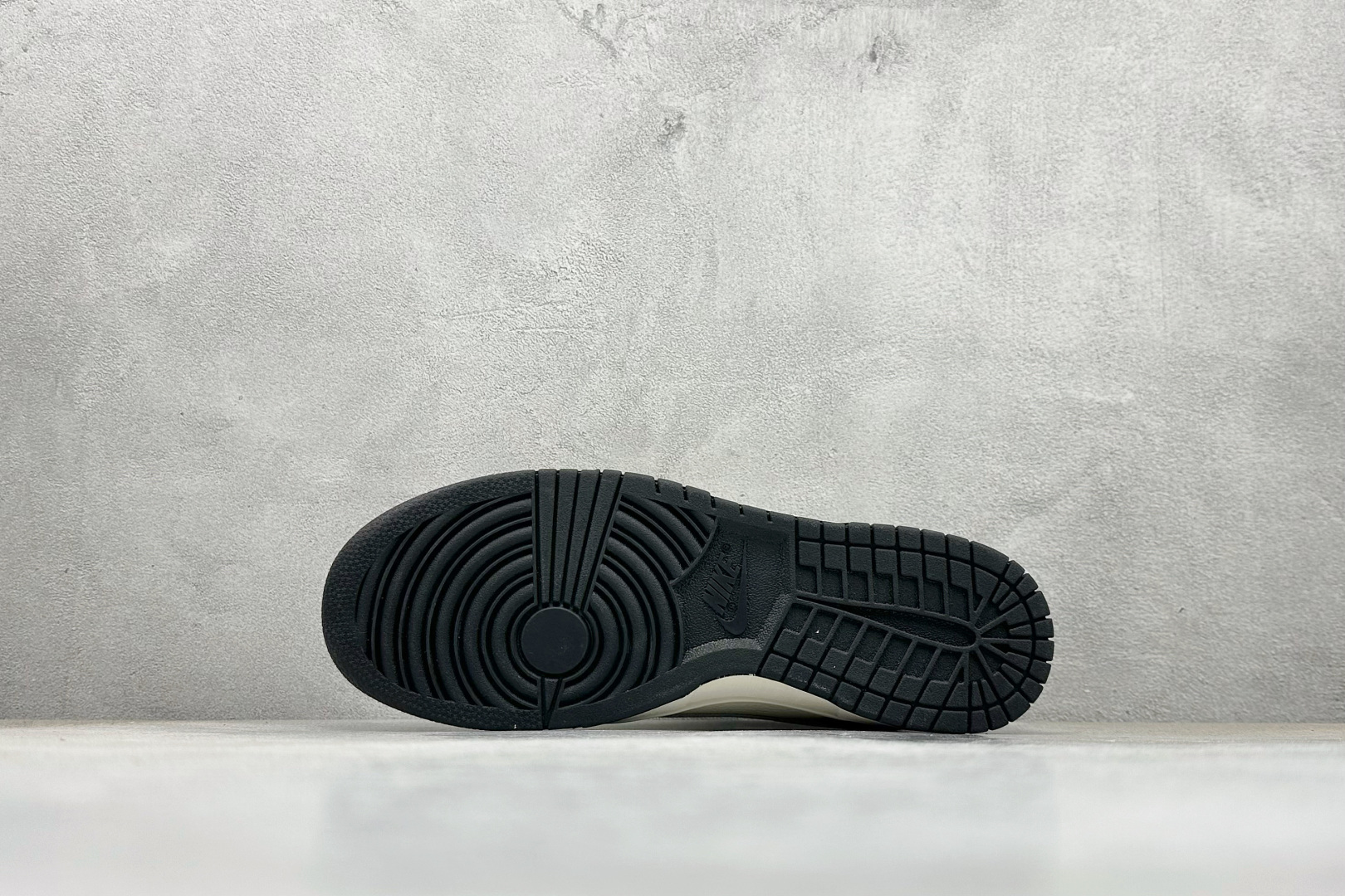 XC版Nike SB Dunk Low“芬迪联名——黑猫” 周年高端定制 低帮休闲板鞋 LW1818-124