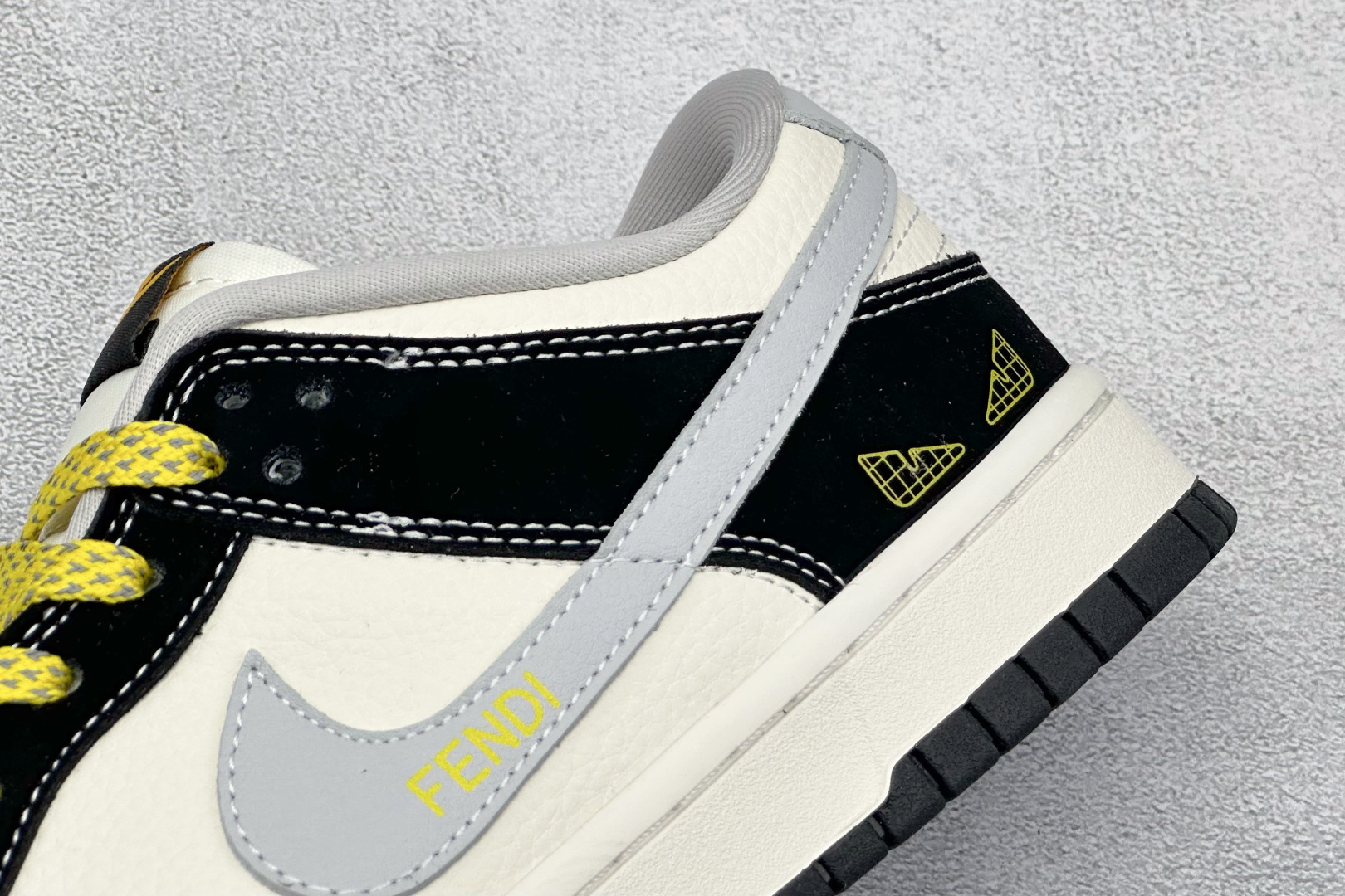 XC版Nike SB Dunk Low“芬迪联名——黑猫” 周年高端定制 低帮休闲板鞋 LW1818-124