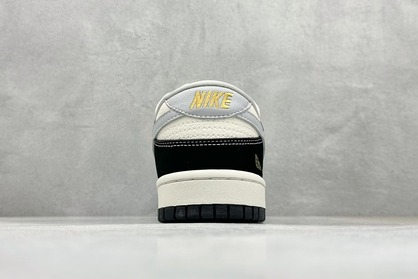 XC版Nike SB Dunk Low“芬迪联名——黑猫” 周年高端定制 低帮休闲板鞋 LW1818-124