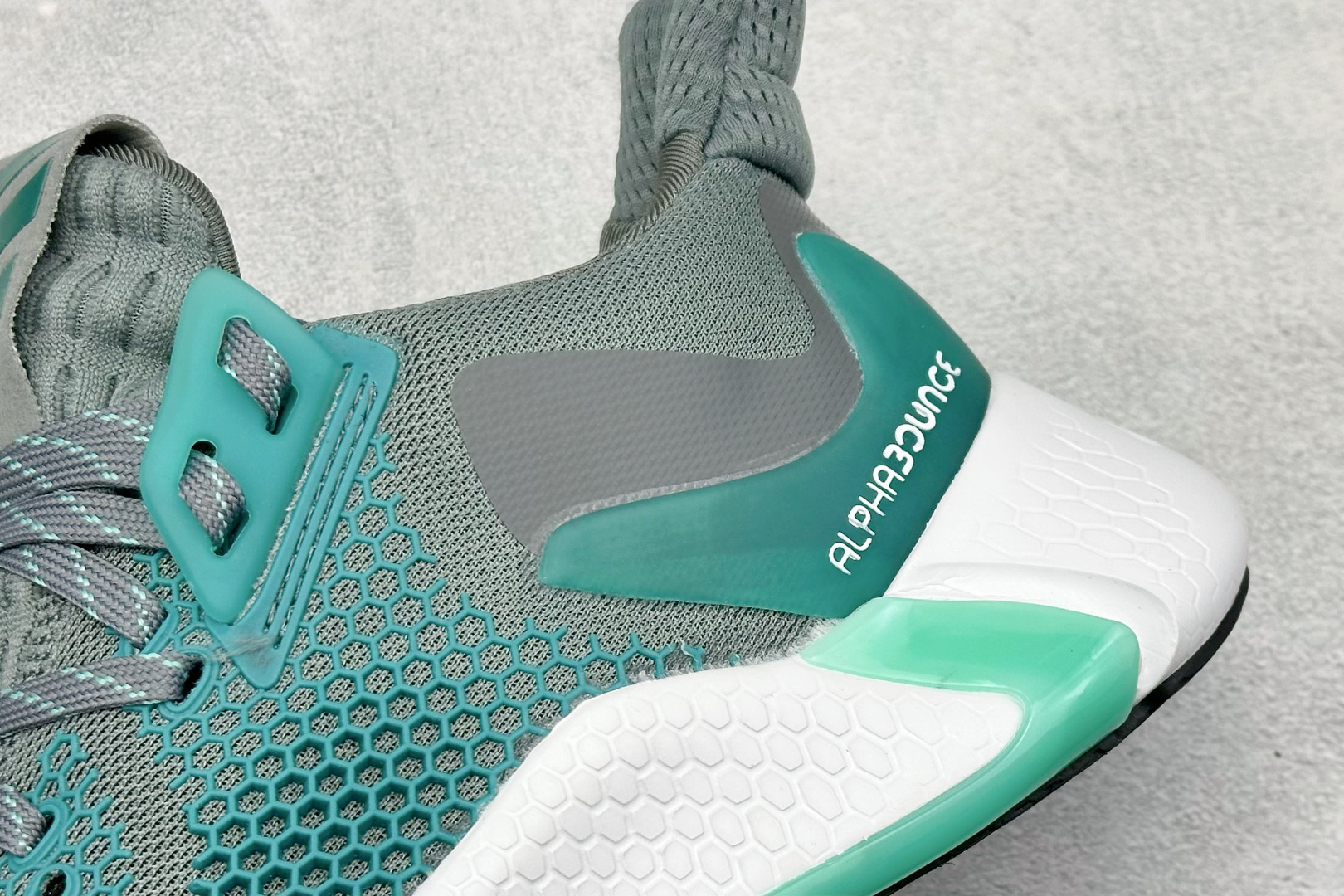 Adidas AlphaBounce Beyond M 3M反光 阿迪阿尔法跑鞋 CG5581