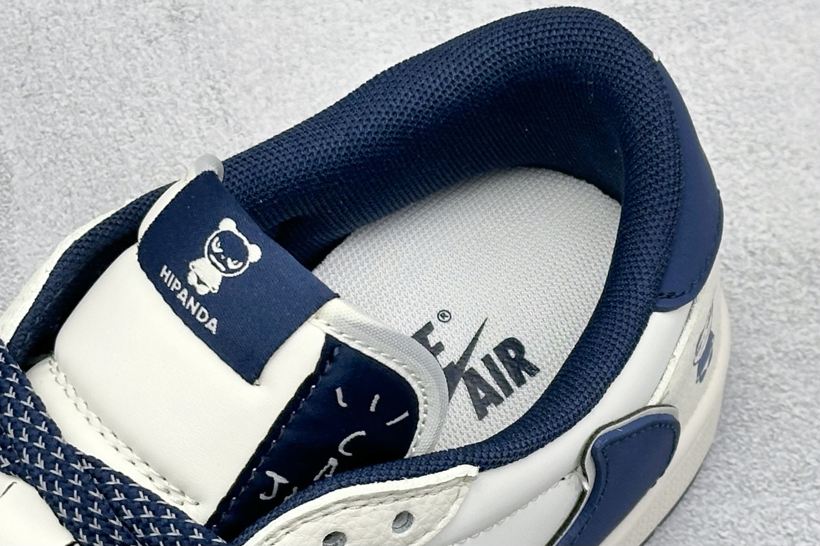 Travis Scott x Fragment Design x Jordan Air Jordan 1 Low SP “暴力熊联名------奶白灰蓝” 高端定制 倒钩三方联名低帮篮球鞋 XD0798-310