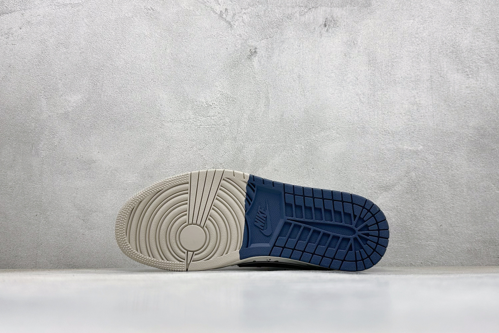 Travis Scott x Fragment Design x Jordan Air Jordan 1 Low SP “暴力熊联名------奶白灰蓝” 高端定制 倒钩三方联名低帮篮球鞋 XD0798-310