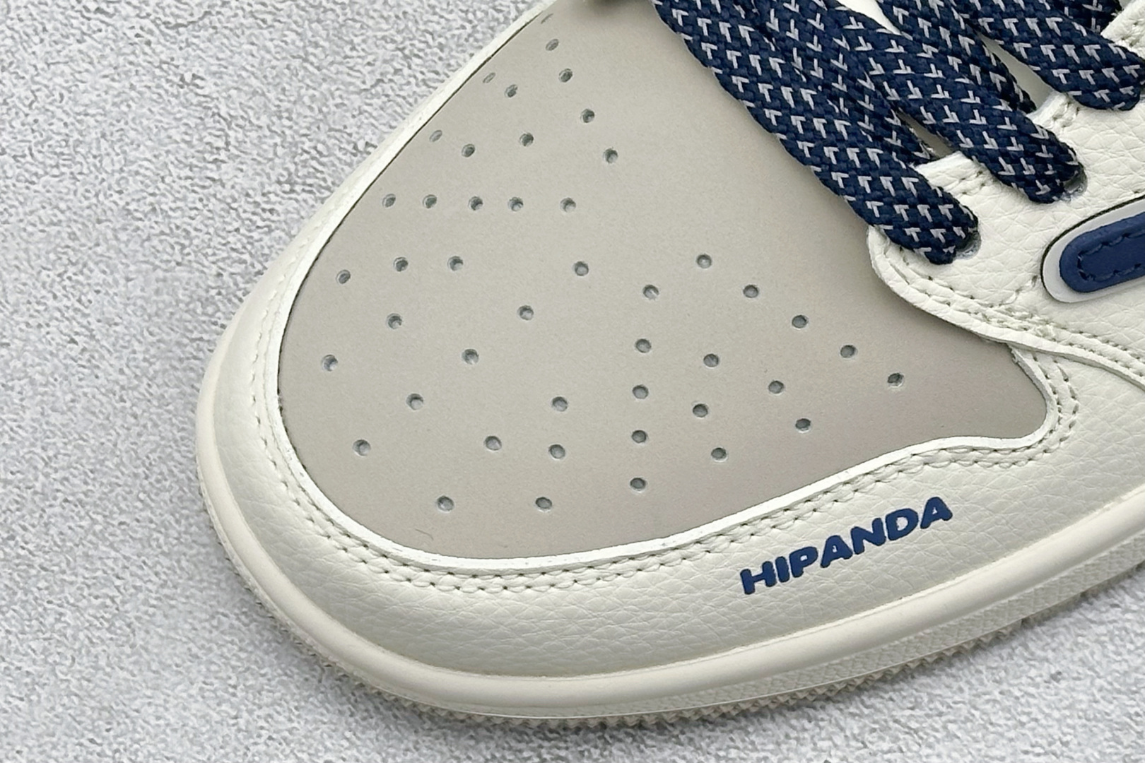 Travis Scott x Fragment Design x Jordan Air Jordan 1 Low SP “暴力熊联名------奶白灰蓝” 高端定制 倒钩三方联名低帮篮球鞋 XD0798-310