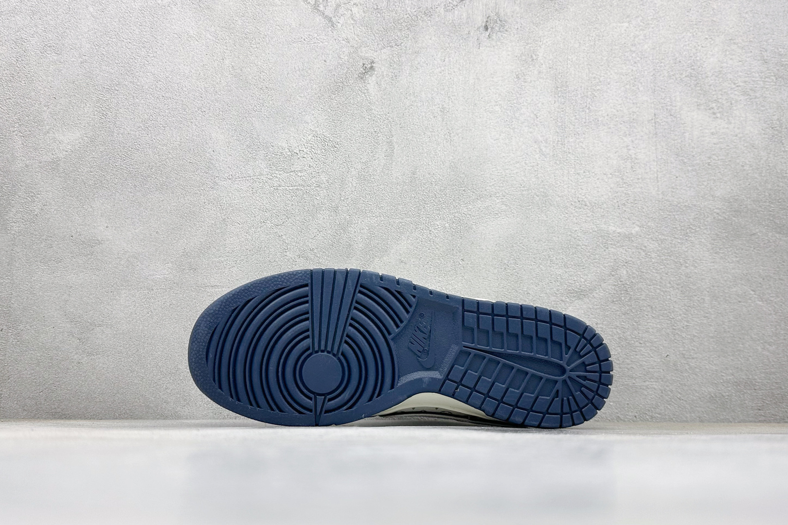 Nike SB Dunk Low“LV联名——白蓝水牛仔” 高端定制 低帮休闲板鞋 YF9511-903