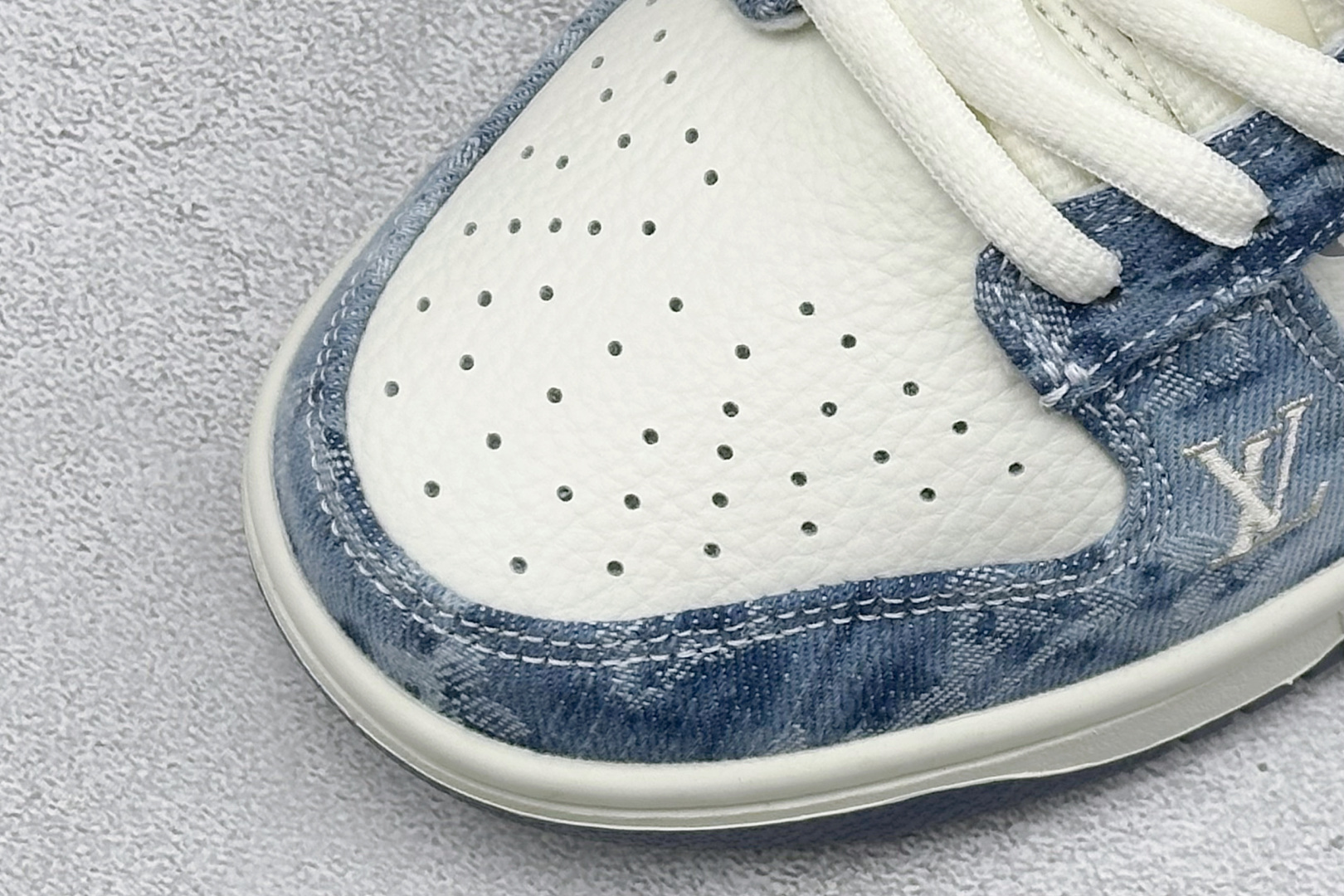 Nike SB Dunk Low“LV联名——白蓝水牛仔” 高端定制 低帮休闲板鞋 YF9511-903