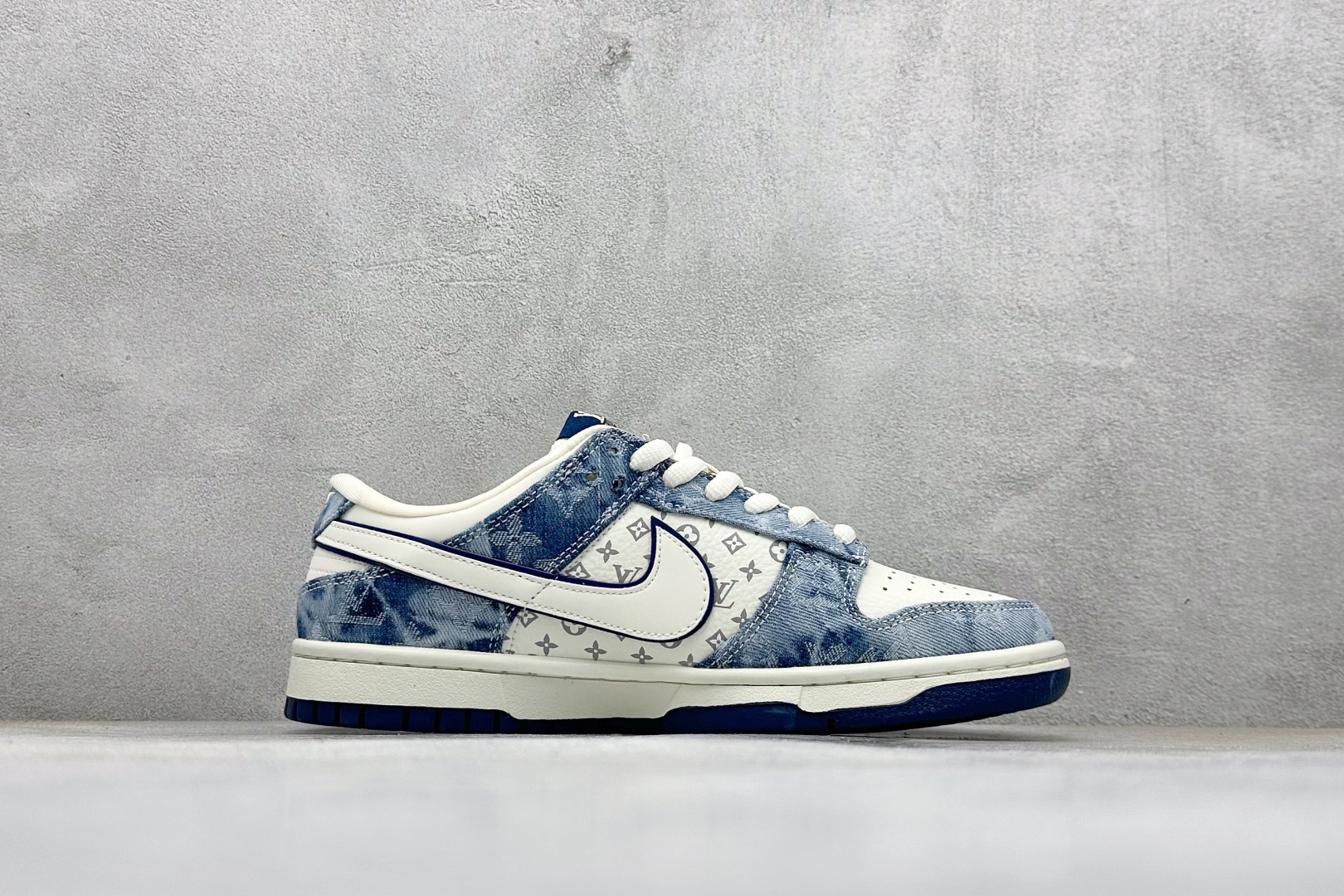 Nike SB Dunk Low“LV联名——白蓝水牛仔” 高端定制 低帮休闲板鞋 YF9511-903