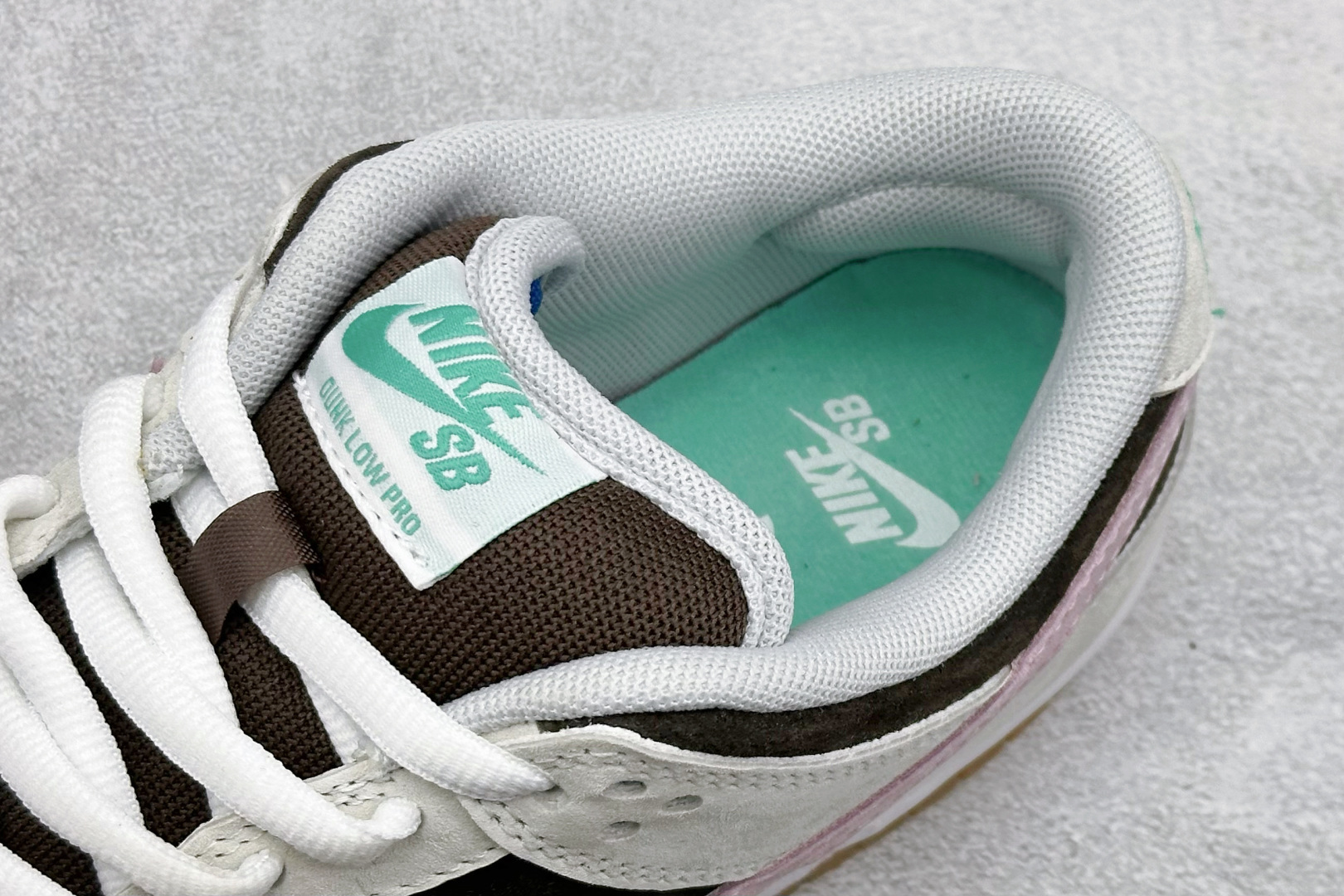 Nike SB Dunk Low 灰粉生胶 SB低帮休闲板鞋 HF3704-001