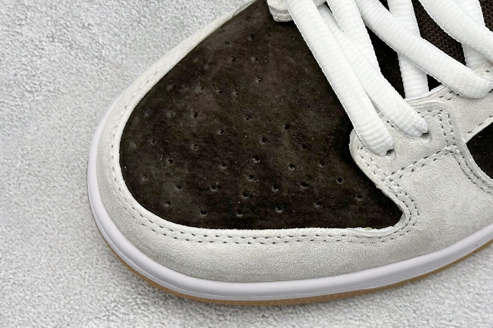 Nike SB Dunk Low 灰粉生胶 SB低帮休闲板鞋 HF3704-001