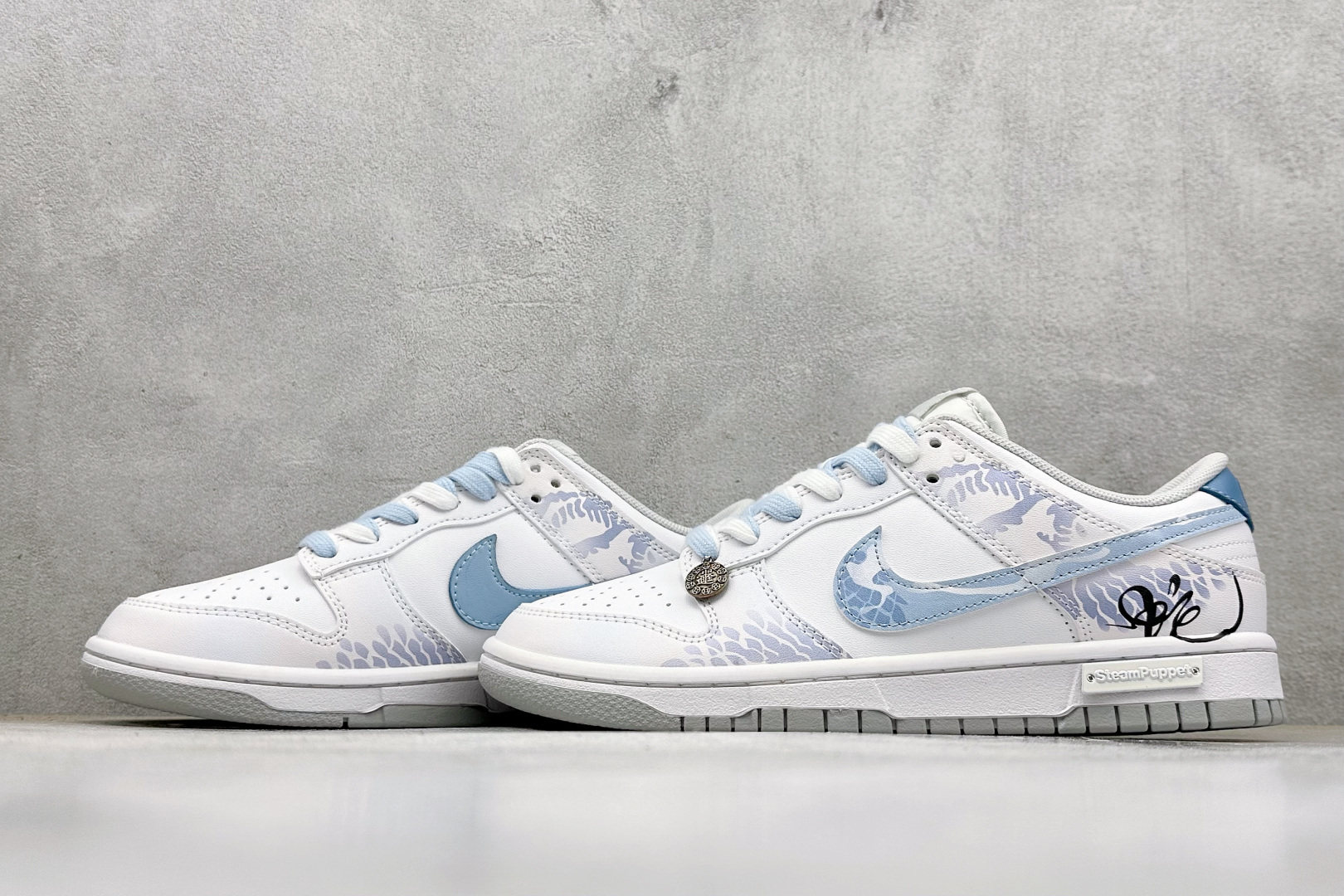 Nike SB Dunk Low 蛇年限定低帮休闲板鞋 LF0039-001