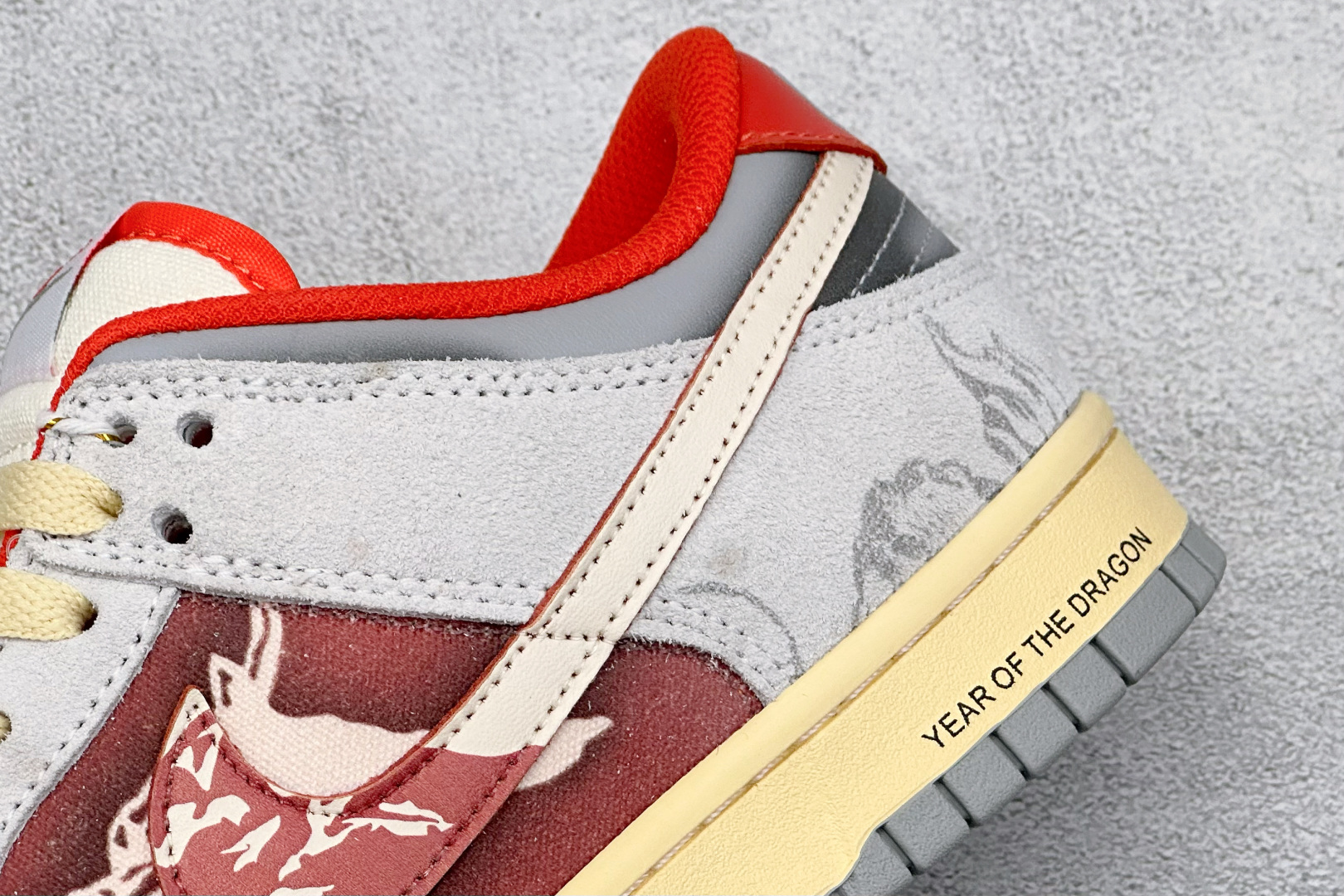 Nike SB Dunk Low 龙年限定低帮休闲板鞋 FJ5429-133