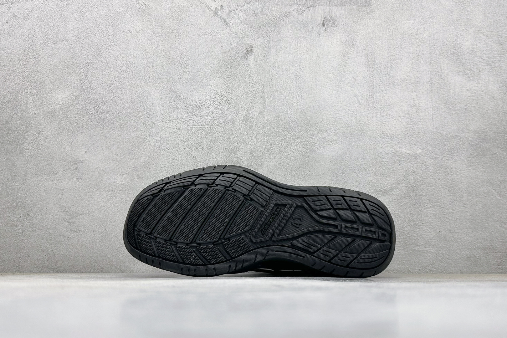 380 PK版Balenciaga 巴黎世家十八代 Hamptons 手工做旧款 牛皮革 复古圆头系带低帮休闲鞋 原配套鞋盒 防尘纸配套齐全 841765-WCURB-1000