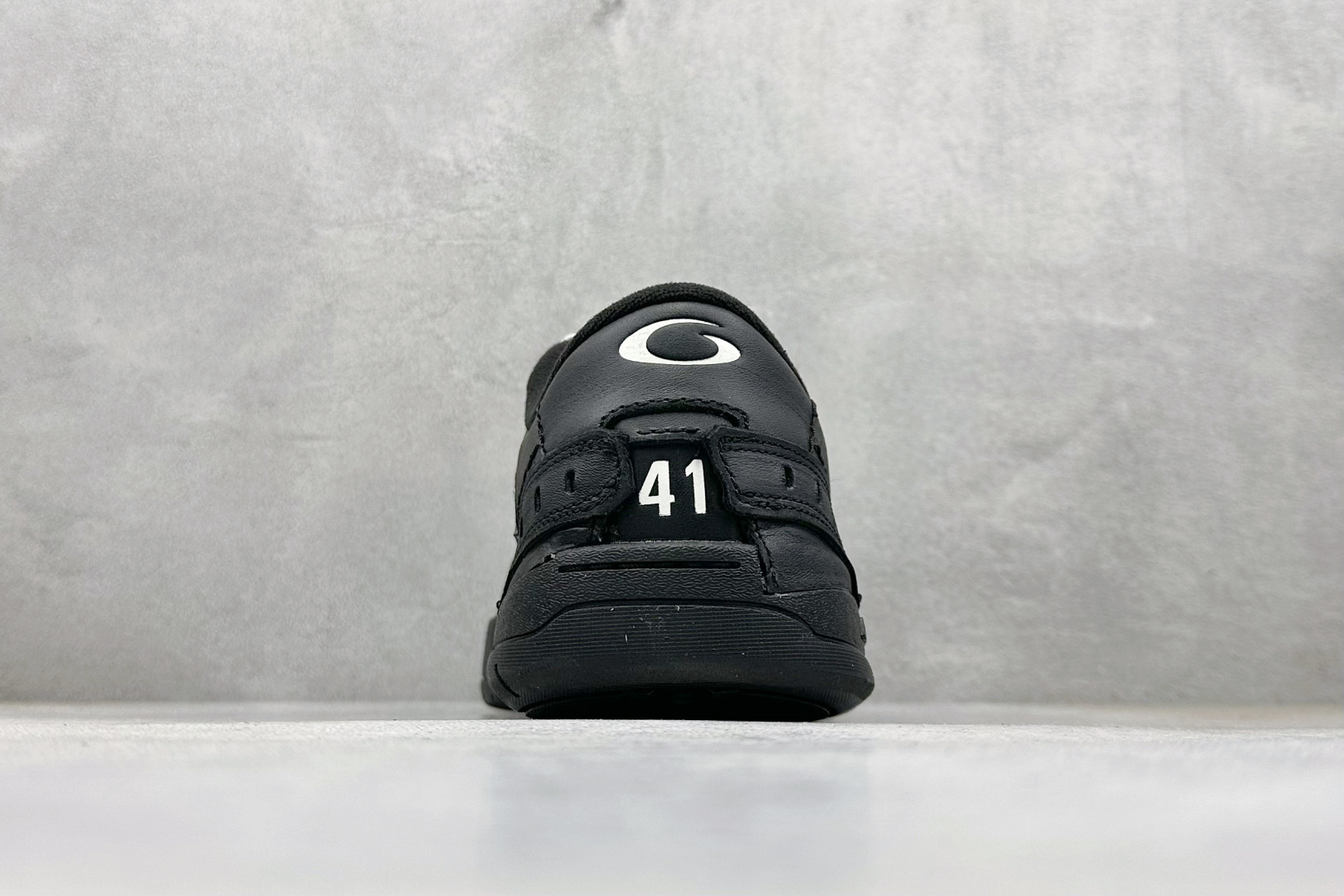 380 PK版Balenciaga 巴黎世家十八代 Hamptons 手工做旧款 牛皮革 复古圆头系带低帮休闲鞋 原配套鞋盒 防尘纸配套齐全 841765-WCURB-1000