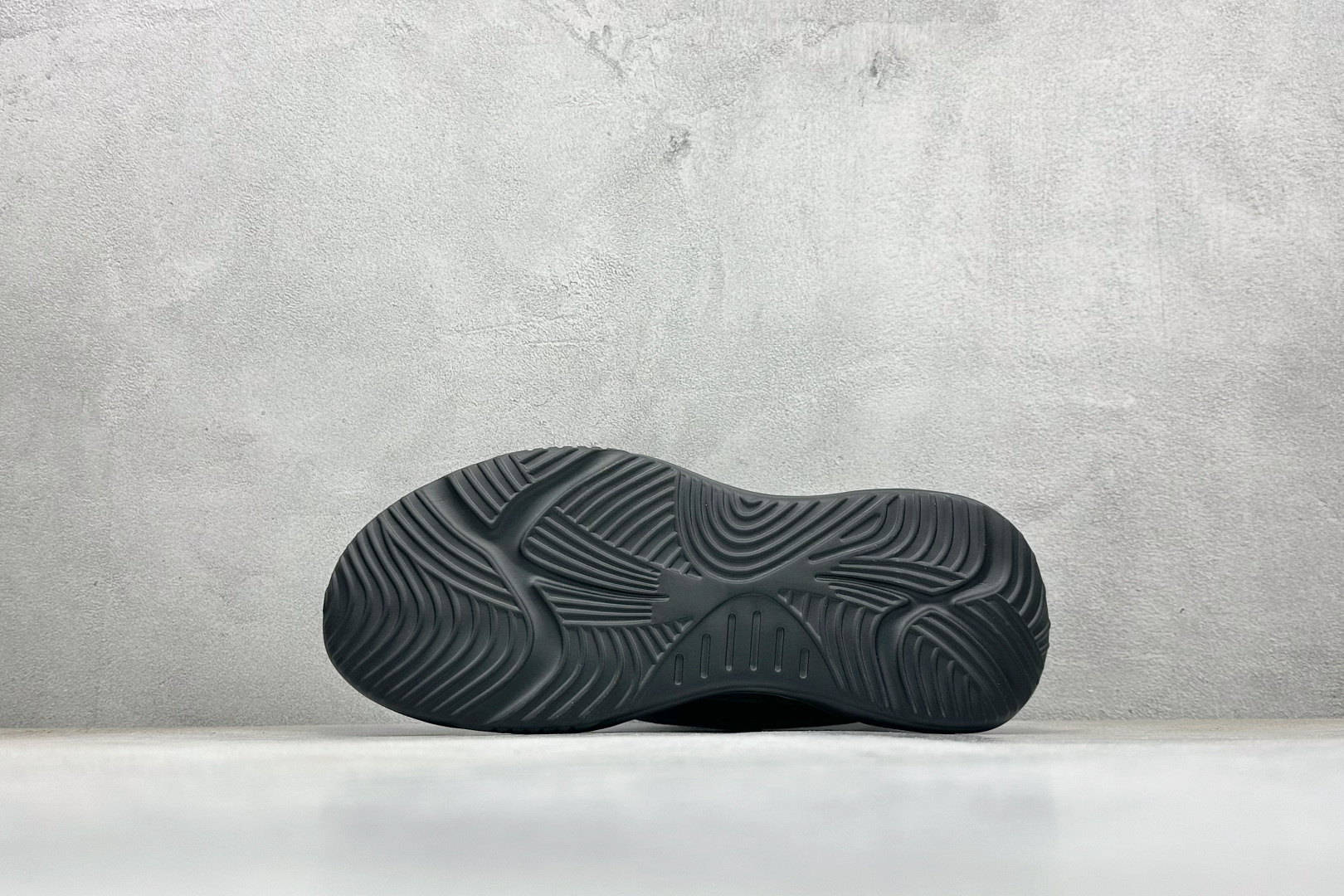 300 Ecco 爱步 春季新款柔酷系列 松紧带套脚休闲运动鞋 518821-01001