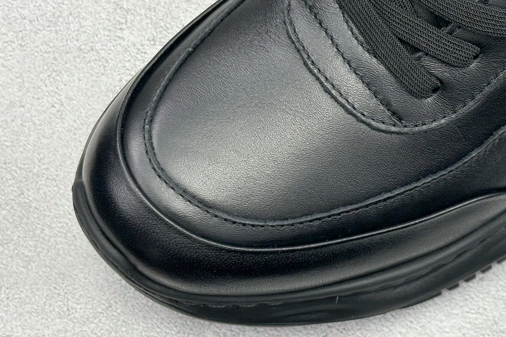 300 Ecco 爱步 春季新款柔酷系列 松紧带套脚休闲运动鞋 518821-01001