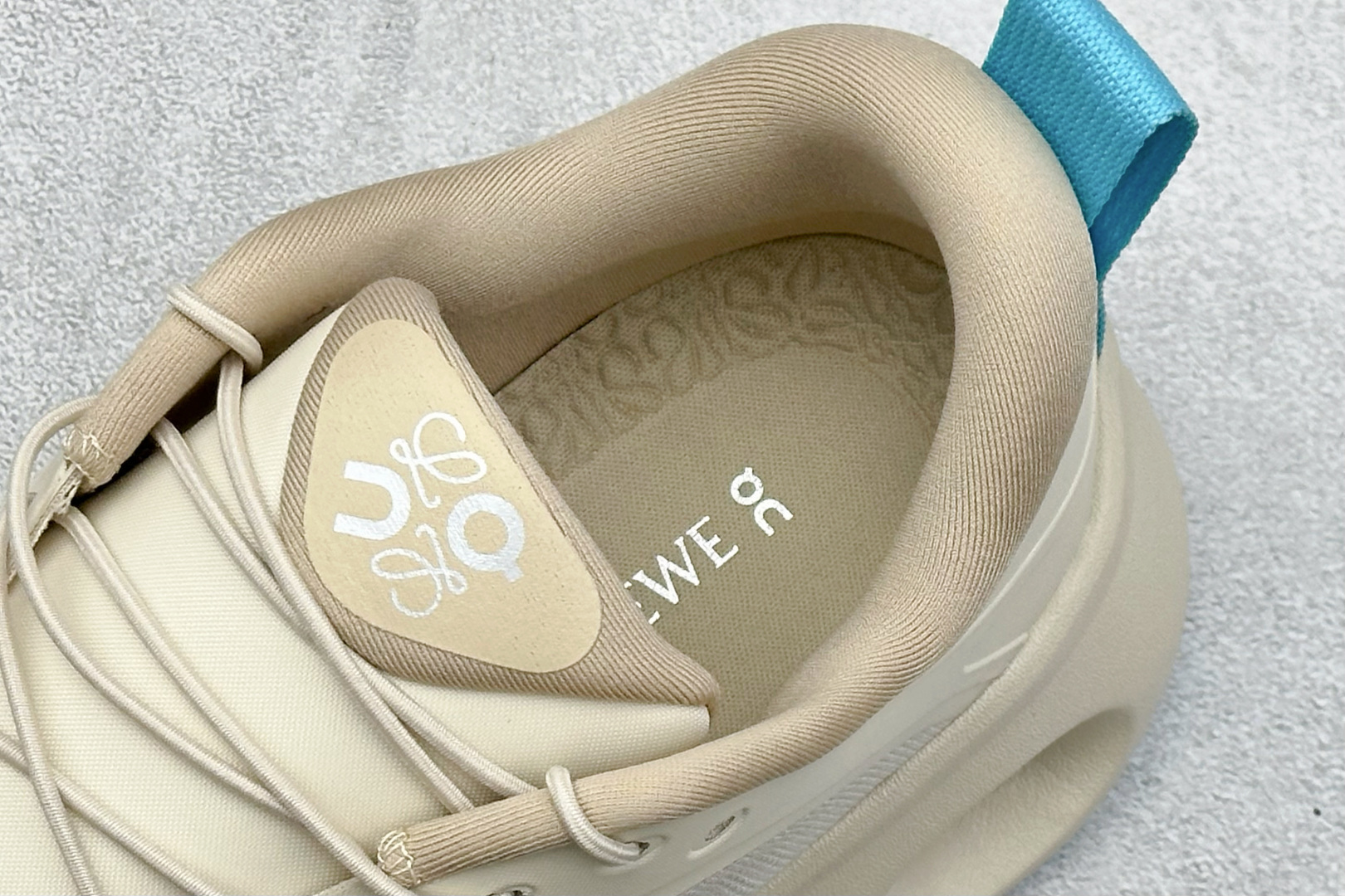 170 LOEWE x On Cloudtilt 昂跑罗意威联名 圆头系带跑鞋 3MF3060