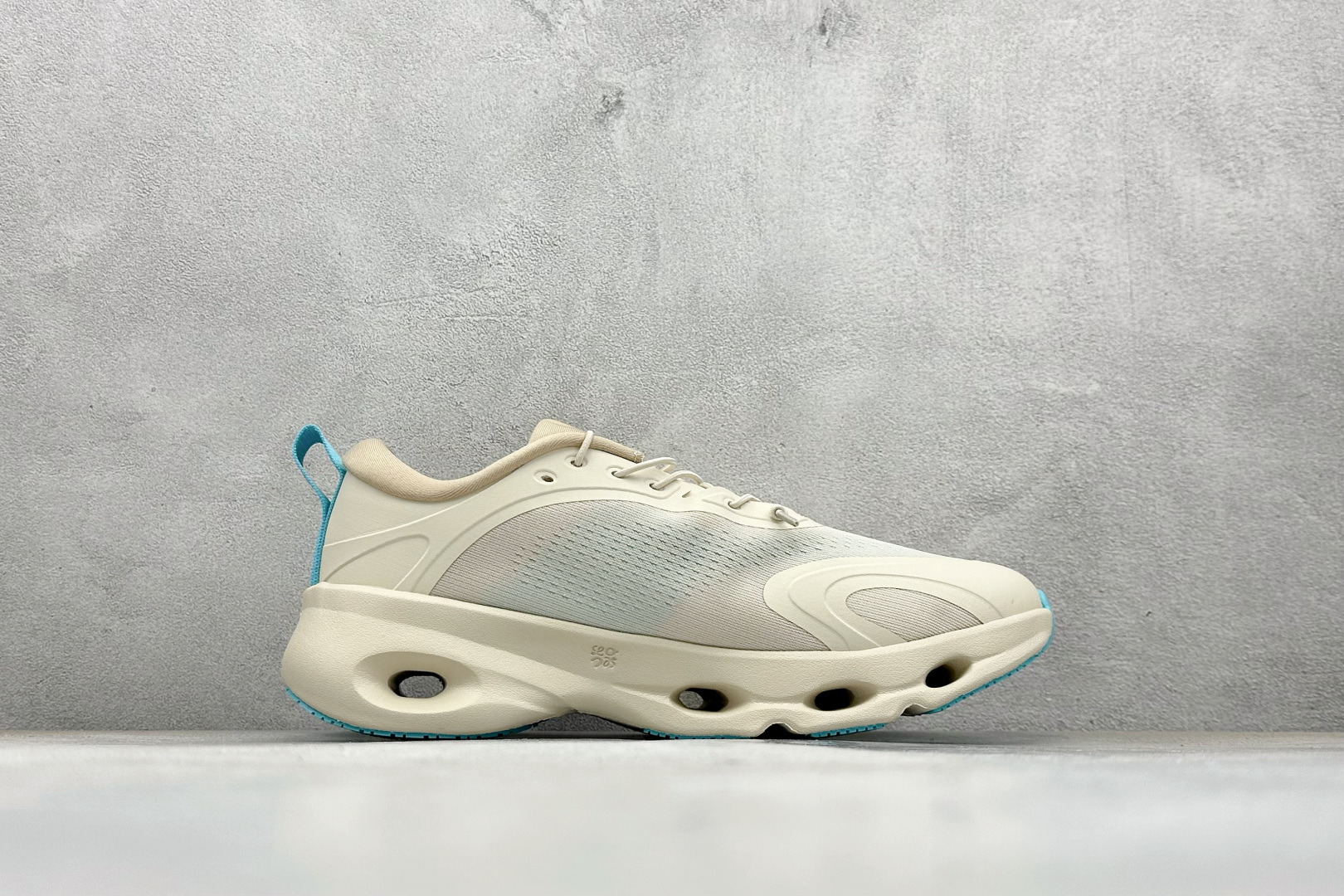 170 LOEWE x On Cloudtilt 昂跑罗意威联名 圆头系带跑鞋 3MF3060