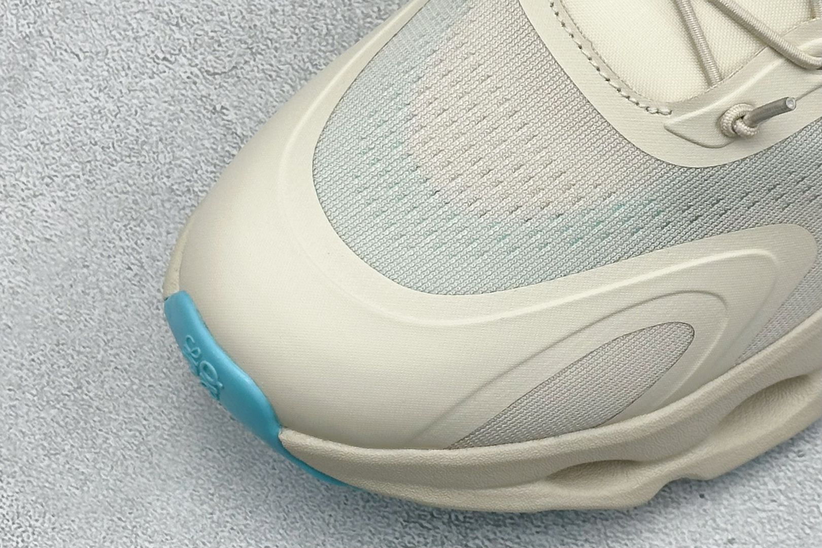 170 LOEWE x On Cloudtilt 昂跑罗意威联名 圆头系带跑鞋 3MF3060