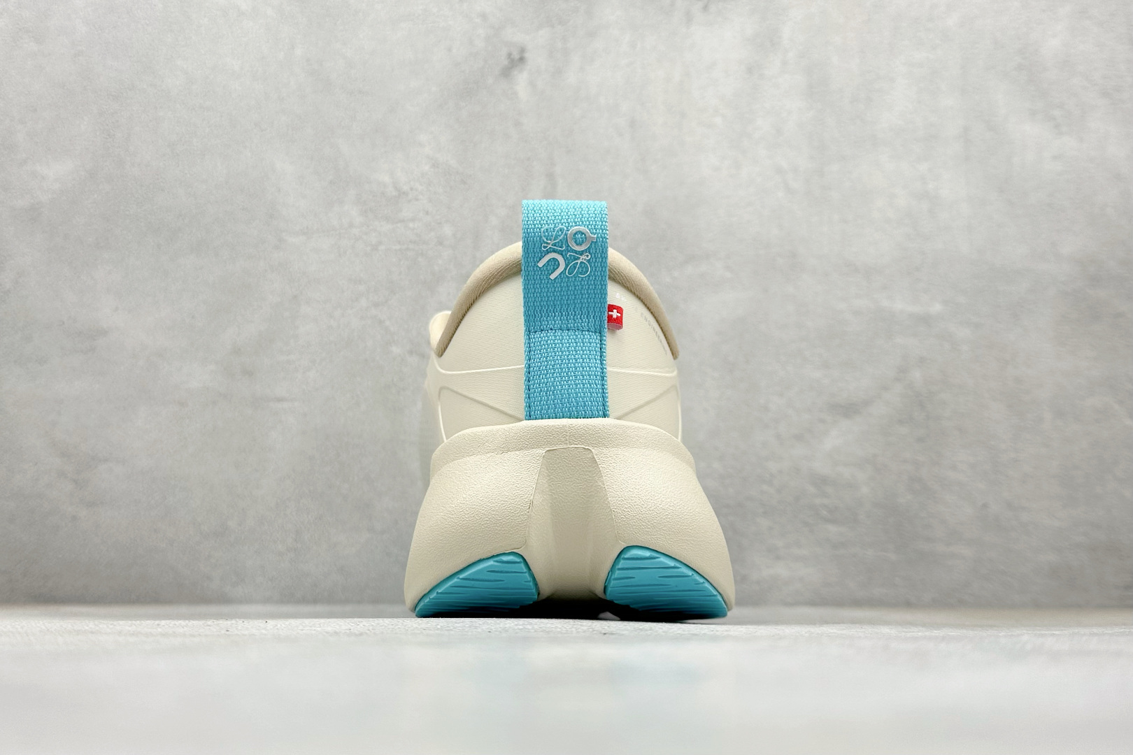 170 LOEWE x On Cloudtilt 昂跑罗意威联名 圆头系带跑鞋 3MF3060