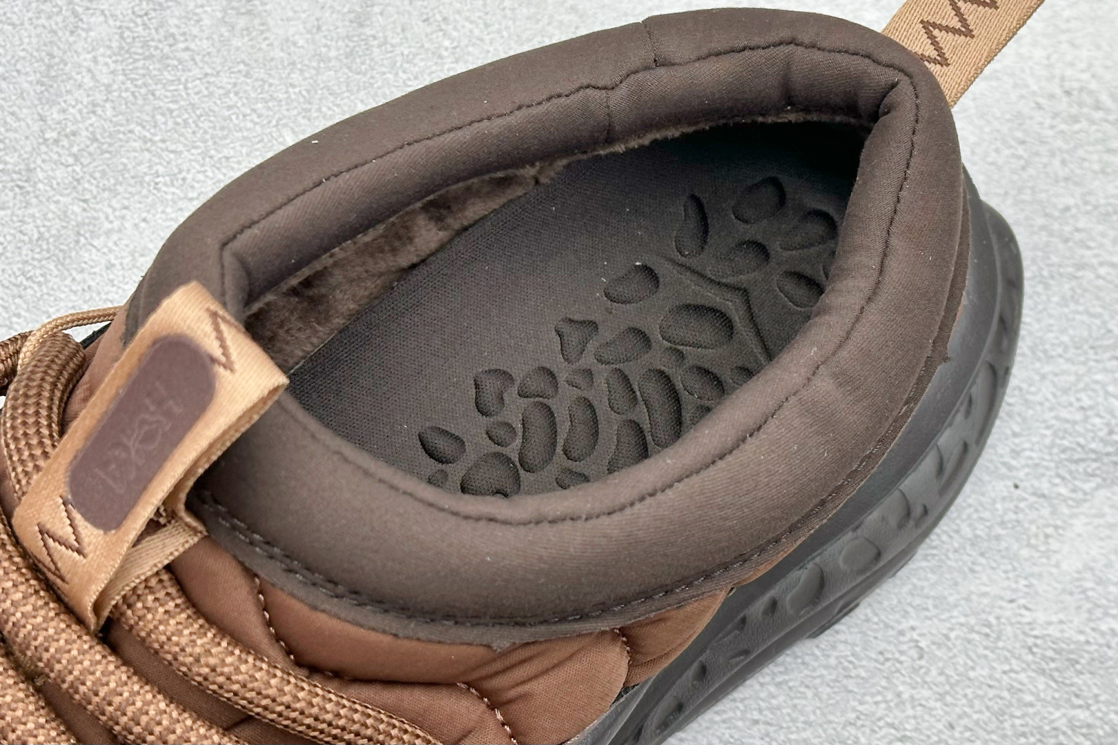 放店私HOKA ONE ONE Ora Primo 内里薄绒 秋冬季保暖半拖这款鞋无论从脚感上 设计上都