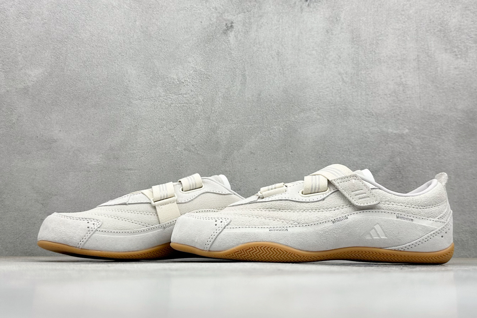 Adidas Urban Reverie 阿迪舒适时尚魔术贴防滑耐磨生活休闲鞋 JS0151-莆田鞋,莆田鞋货源,高仿鞋,高仿鞋货源,安福档口,莆田高仿鞋,莆田鞋批发,高仿鞋批发,莆田高仿运动鞋,高仿运动鞋,莆田运动鞋 Adidas Urban Reverie 阿迪舒适时尚魔术贴防滑耐磨生活休闲鞋 JS0151