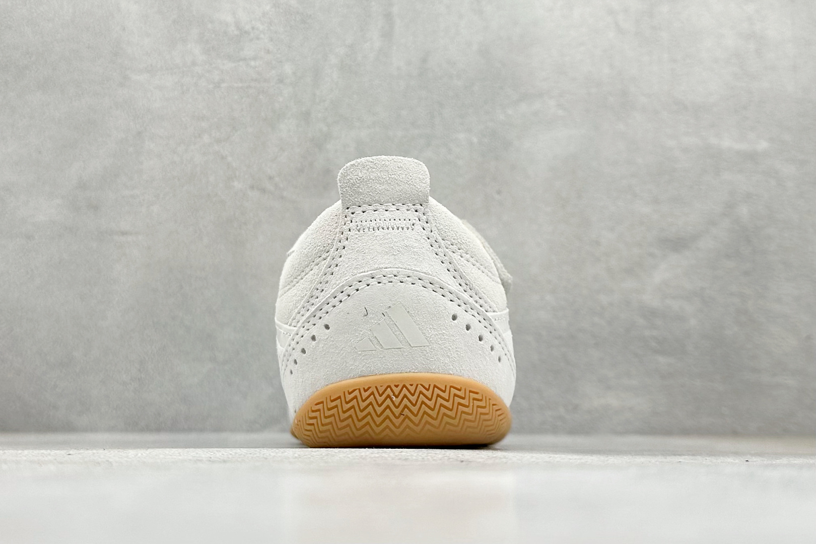 Adidas Urban Reverie 阿迪舒适时尚魔术贴防滑耐磨生活休闲鞋 JS0151-莆田鞋,莆田鞋货源,高仿鞋,高仿鞋货源,安福档口,莆田高仿鞋,莆田鞋批发,高仿鞋批发,莆田高仿运动鞋,高仿运动鞋,莆田运动鞋 Adidas Urban Reverie 阿迪舒适时尚魔术贴防滑耐磨生活休闲鞋 JS0151