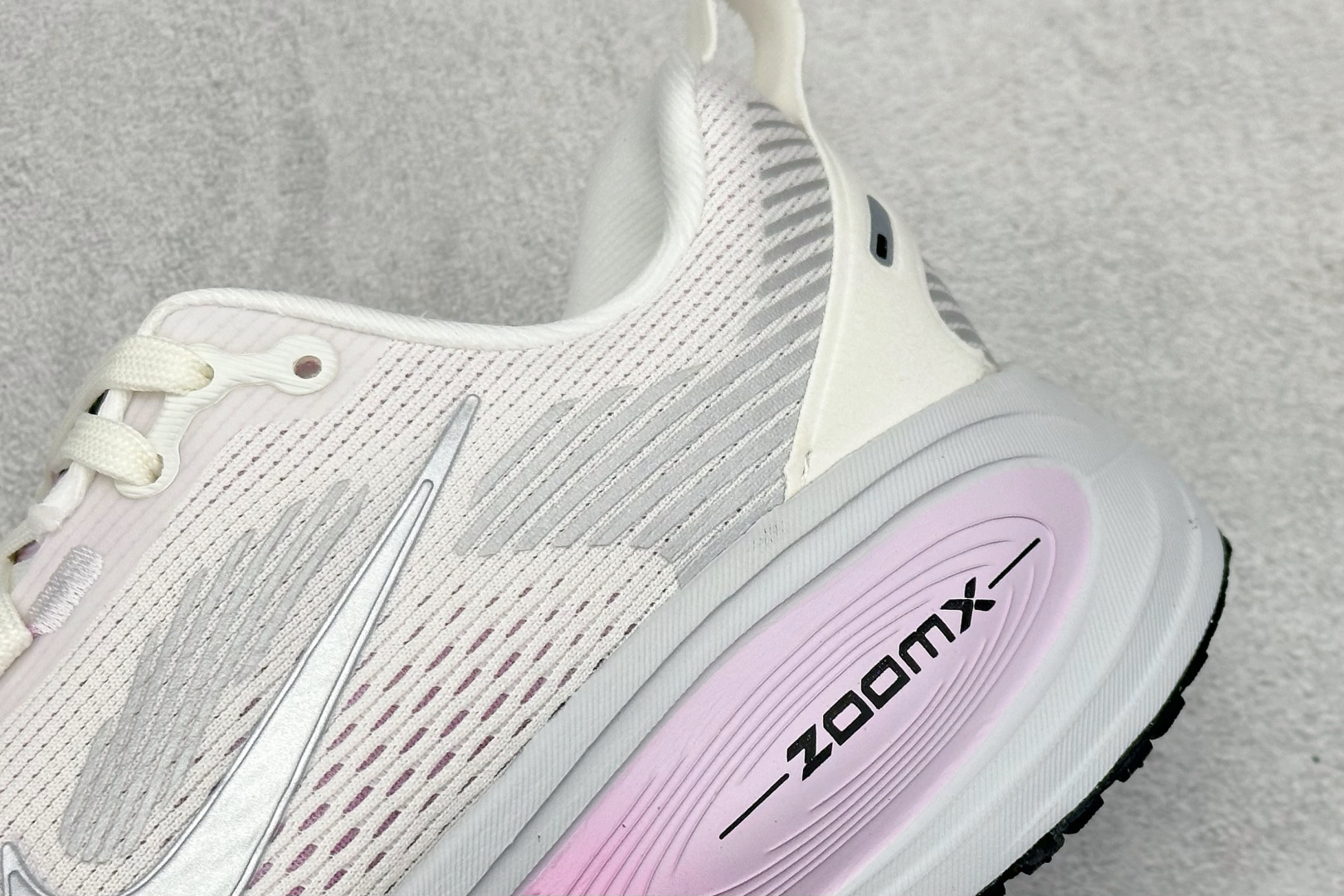 放店私RS版 NK Zoom VOMERO 18 轻量跑鞋耐克网透面气 训跑练步鞋外贸专供订单 原厂折返