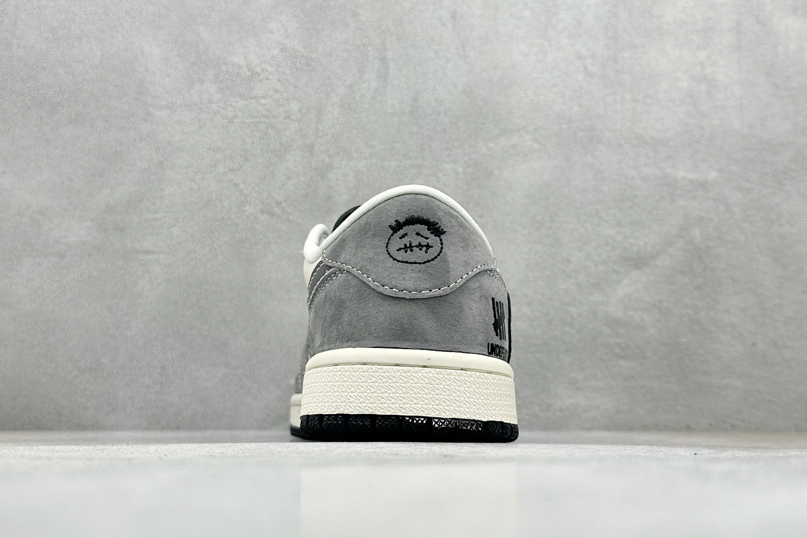 Travis Scott x Fragment Design x Air Jordan 1 Low SP AJ1 乔1UN联名 猪八米灰多勾 低帮文化休闲板鞋 DD7866-116