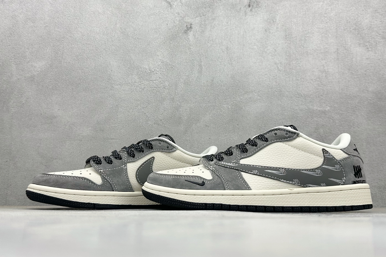Travis Scott x Fragment Design x Air Jordan 1 Low SP AJ1 乔1UN联名 猪八米灰多勾 低帮文化休闲板鞋 DD7866-116