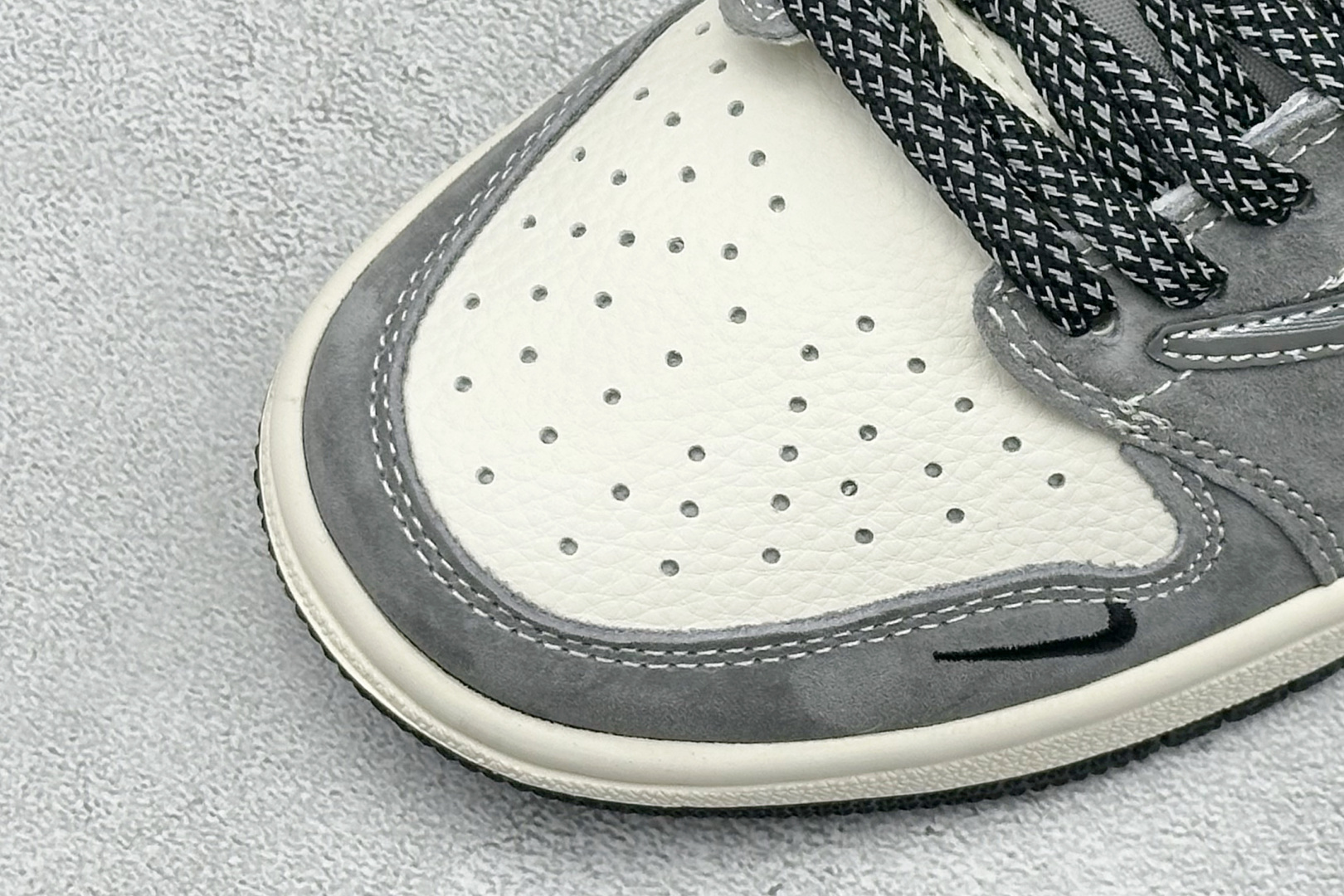 Travis Scott x Fragment Design x Air Jordan 1 Low SP AJ1 乔1UN联名 猪八米灰多勾 低帮文化休闲板鞋 DD7866-116