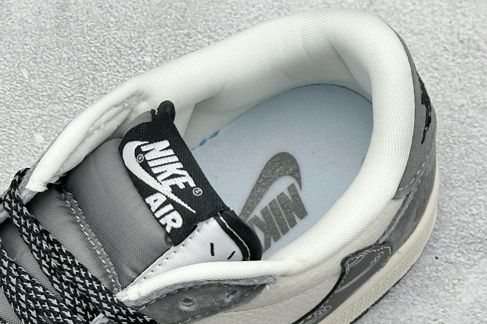 Travis Scott x Fragment Design x Air Jordan 1 Low SP AJ1 乔1UN联名 猪八米灰多勾 低帮文化休闲板鞋 DD7866-116