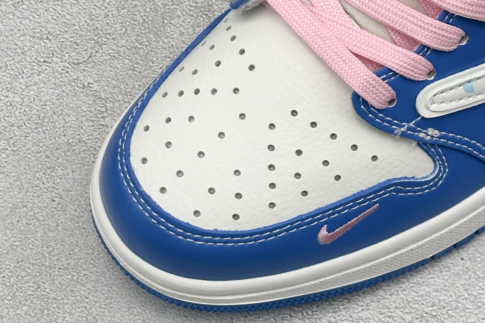 XC版Travis Scott x Fragment Design x Jordan Air Jordan 1 Low SP “卡通蓝” DZ5899-023-莆田鞋,莆田鞋货源,高仿鞋,高仿鞋货源,安福档口,莆田高仿鞋,莆田鞋批发,高仿鞋批发,莆田高仿运动鞋,高仿运动鞋,莆田运动鞋 XC版Travis Scott x Fragment Design x Jordan Air Jordan 1 Low SP “卡通蓝” DZ5899-023